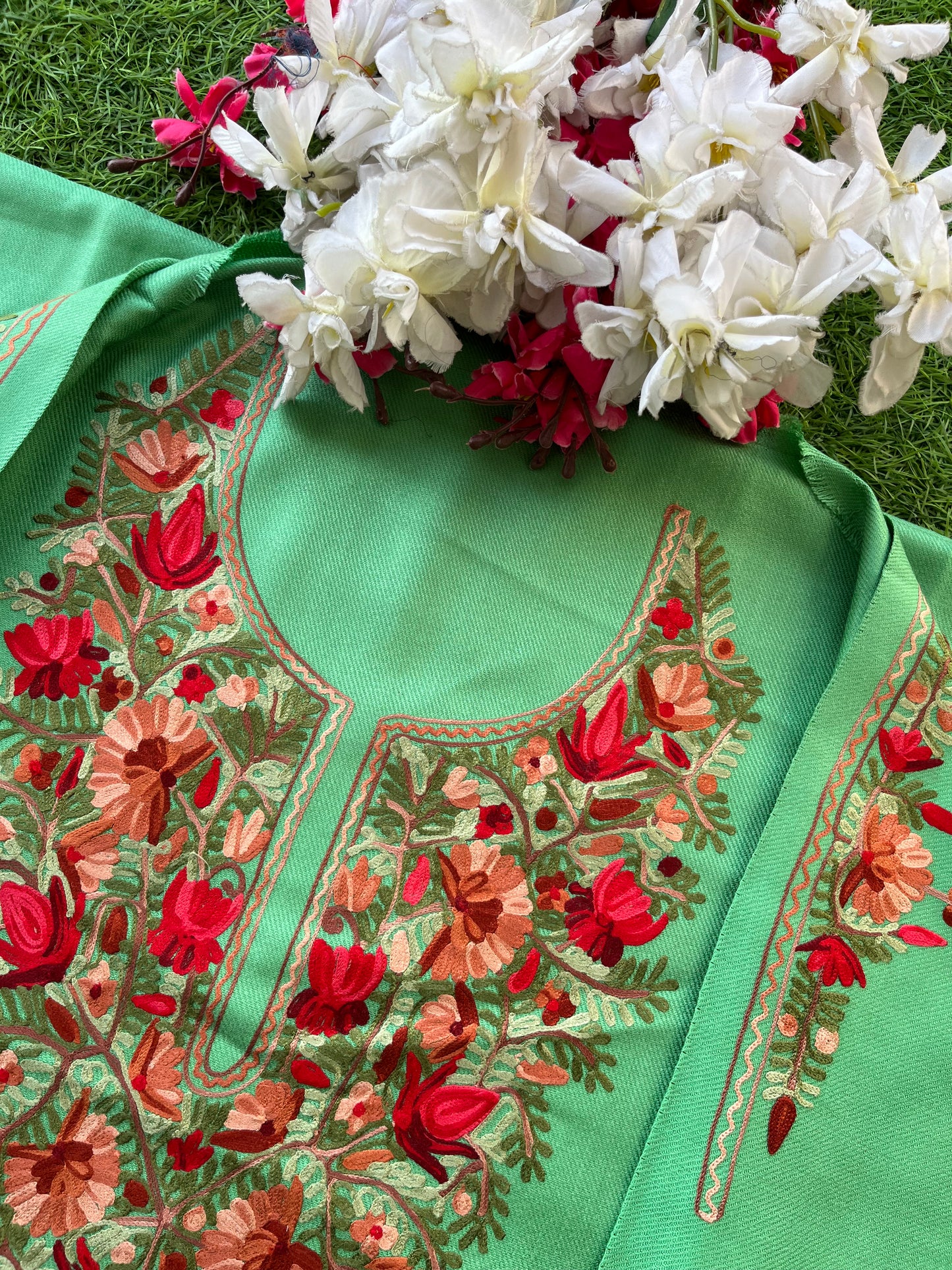 Green Woollen Aari Embroidered 2pc suit 5mtr