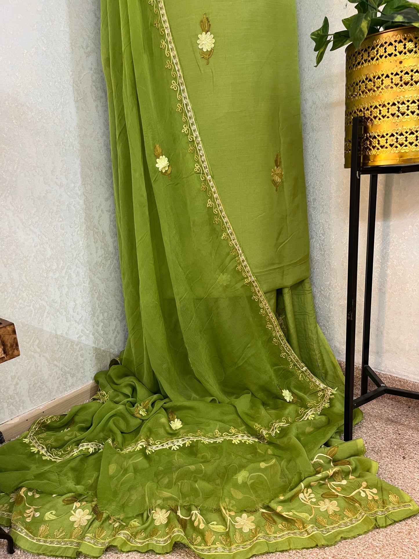 Pastel Green Muslin Cotton Jaal Sleeves Kashmiri 3pc Suit