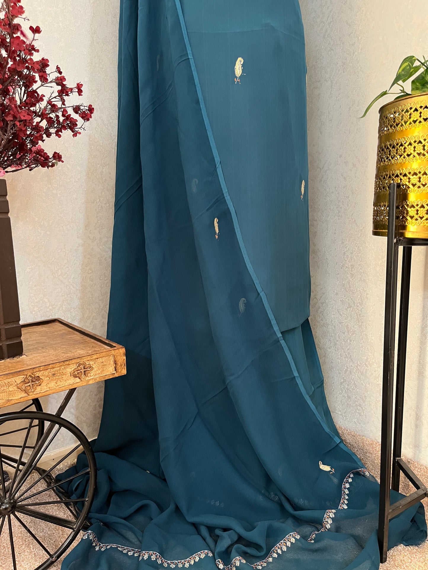 Blue Kalaa’ Crape Sozni Kashmiri Suit