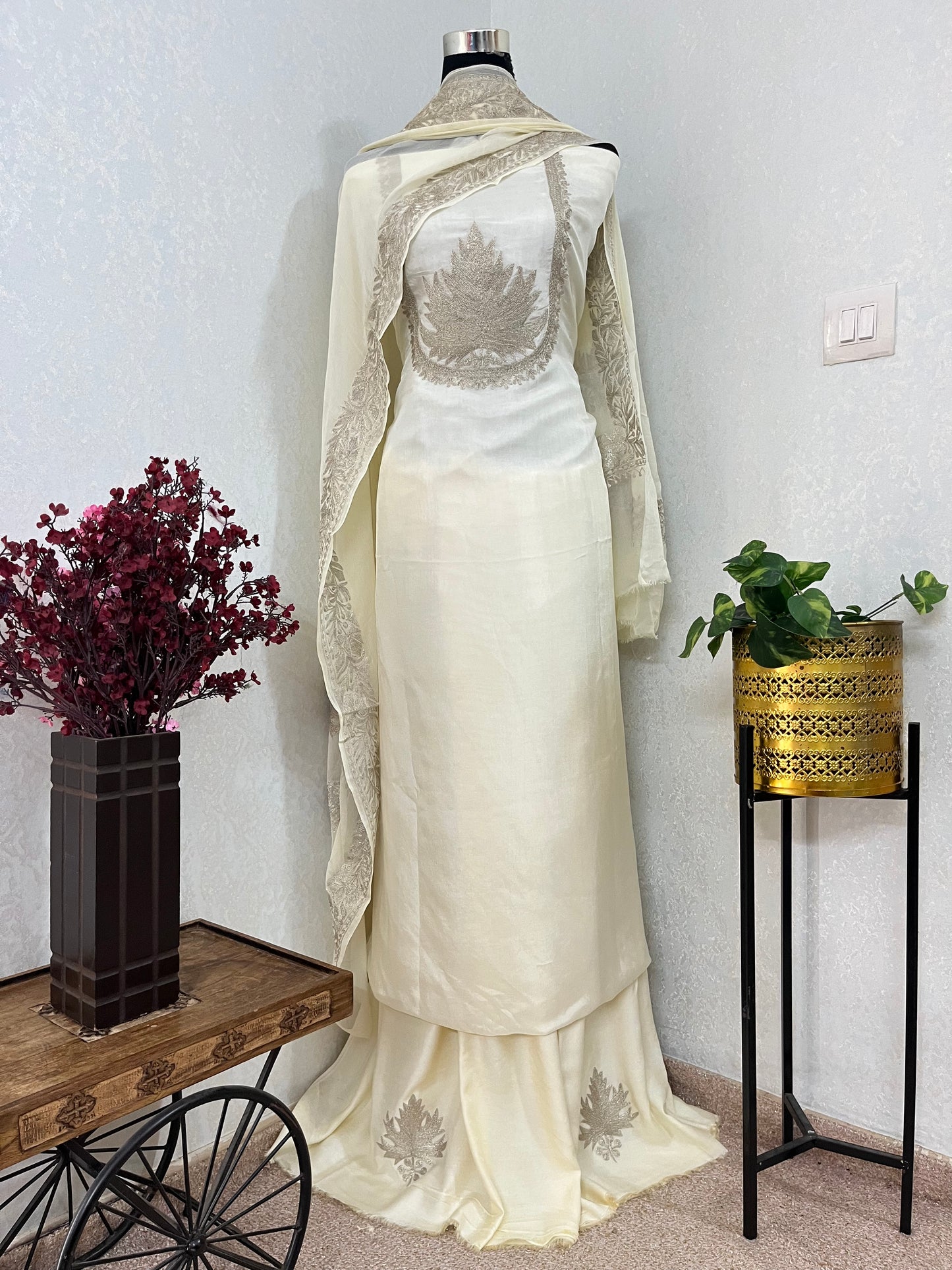 Ivory Sanam’ Tilla Kashmiri Silk Suit