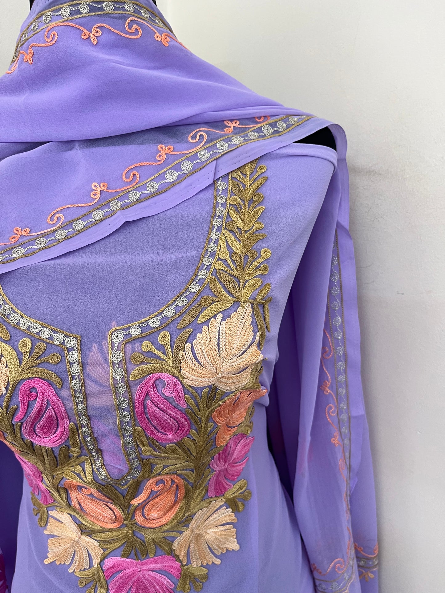 Lavender Georgette 3 Pc Aari Embroidered Suit Setll