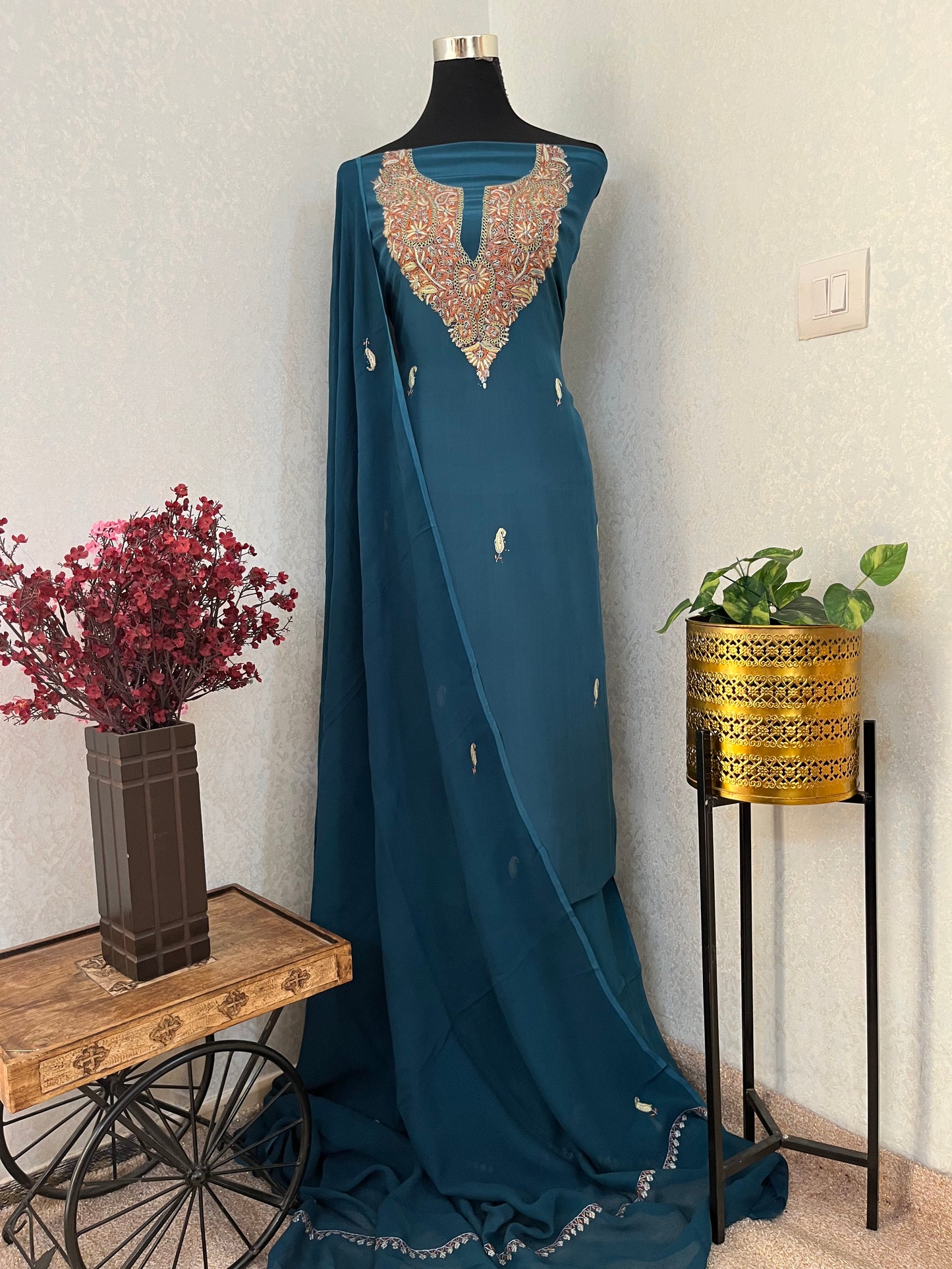 Blue Kalaa’ Crape Sozni Kashmiri Suit