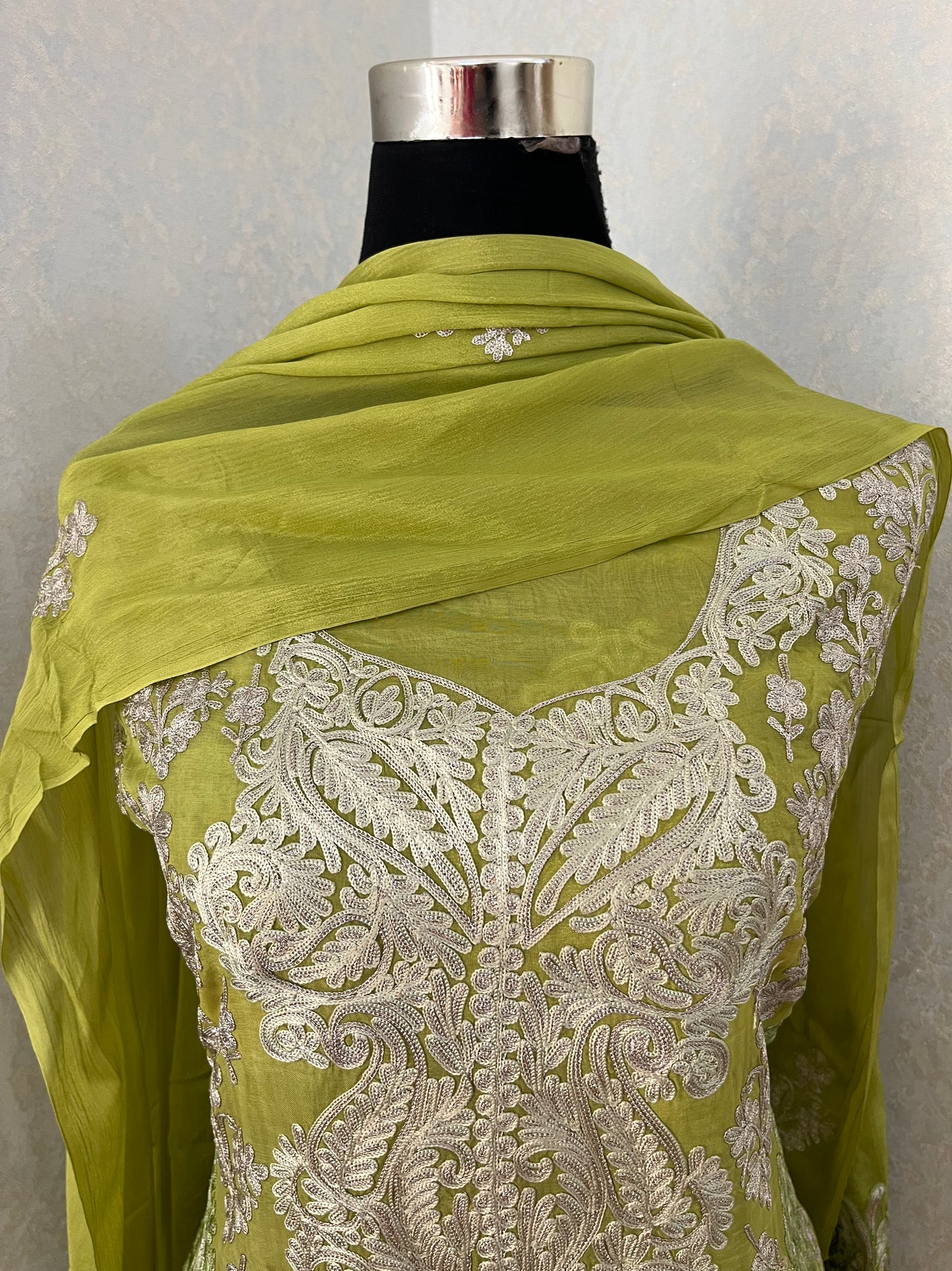 Green Pure Soft Organza 3 Pc Heavy Kashmiri Suit