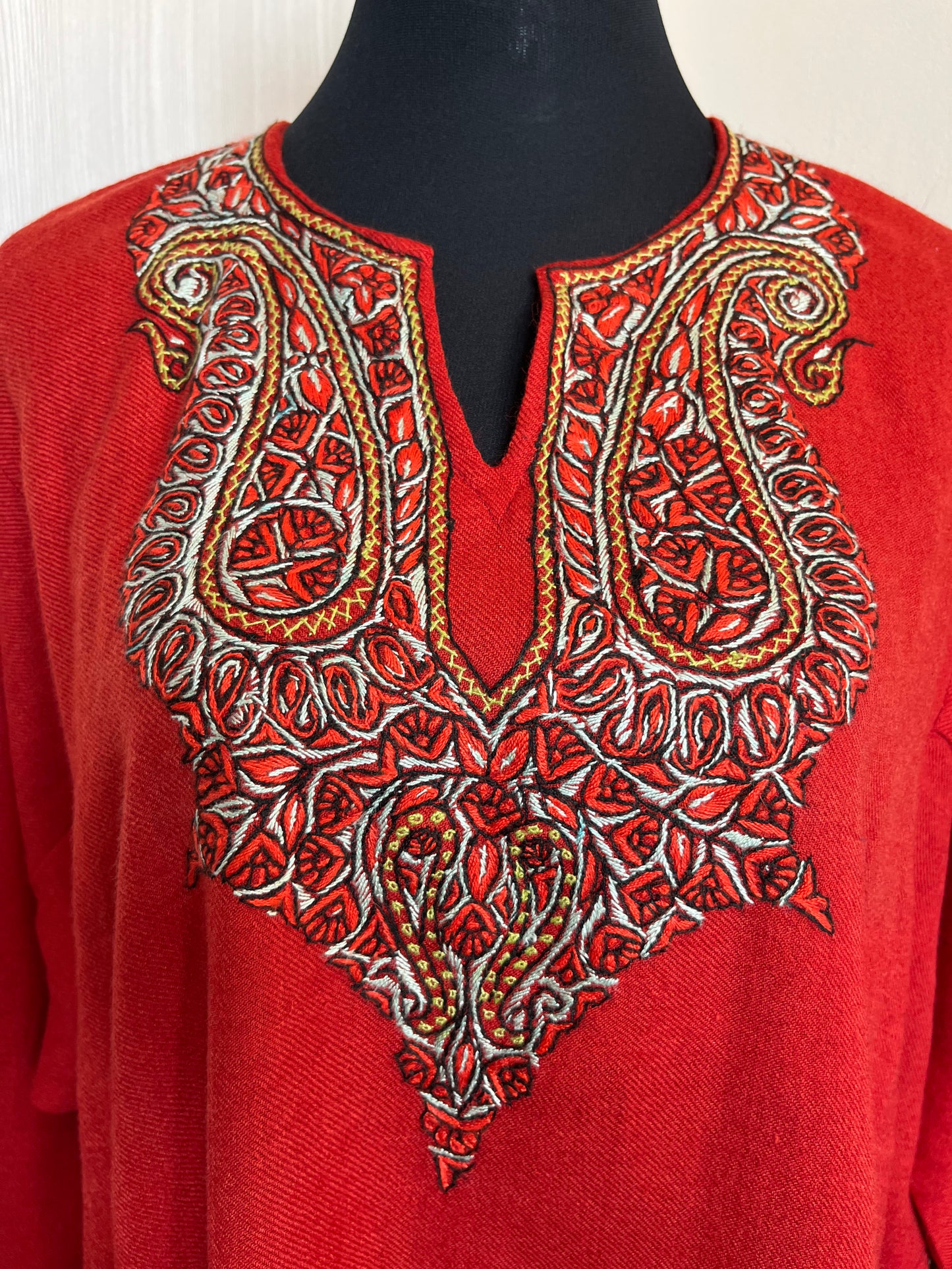 Red Sozni Hand Embroidered Pure Wool Pheran