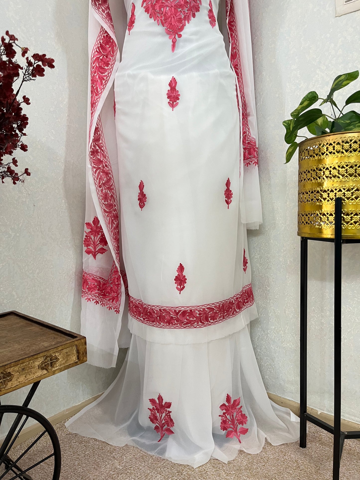 Off white  Georgette 3pc Kashmiri Suit