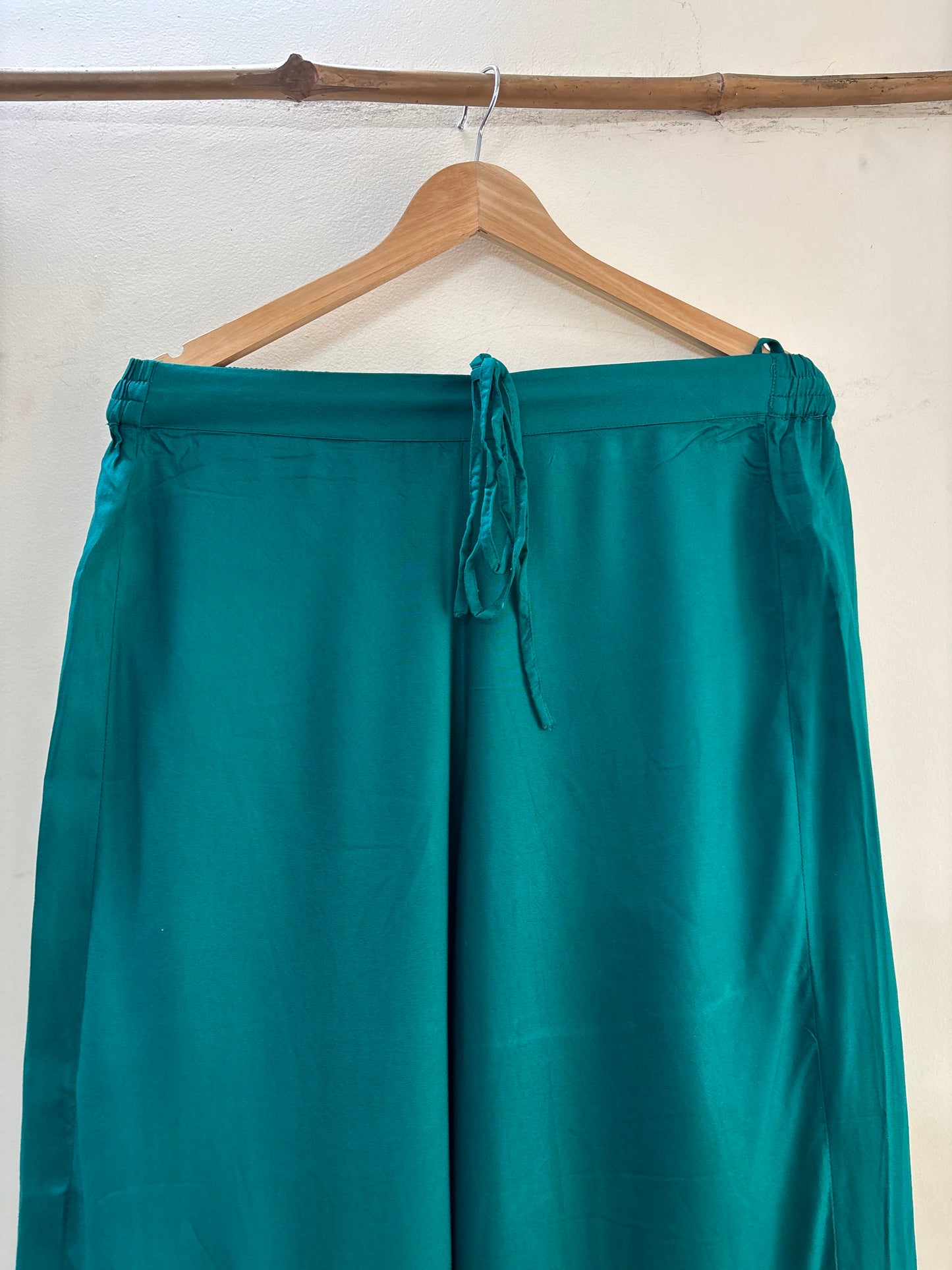Women Green Wide Leg Aari Embroidered Palazzos ‘M’