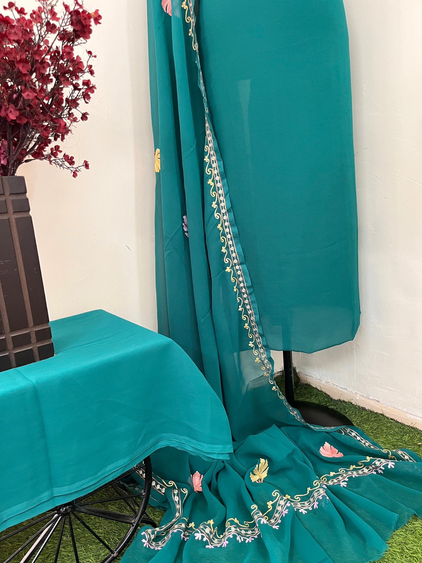 Green Georgette 3 Pc Aari Embroidered Suit Set