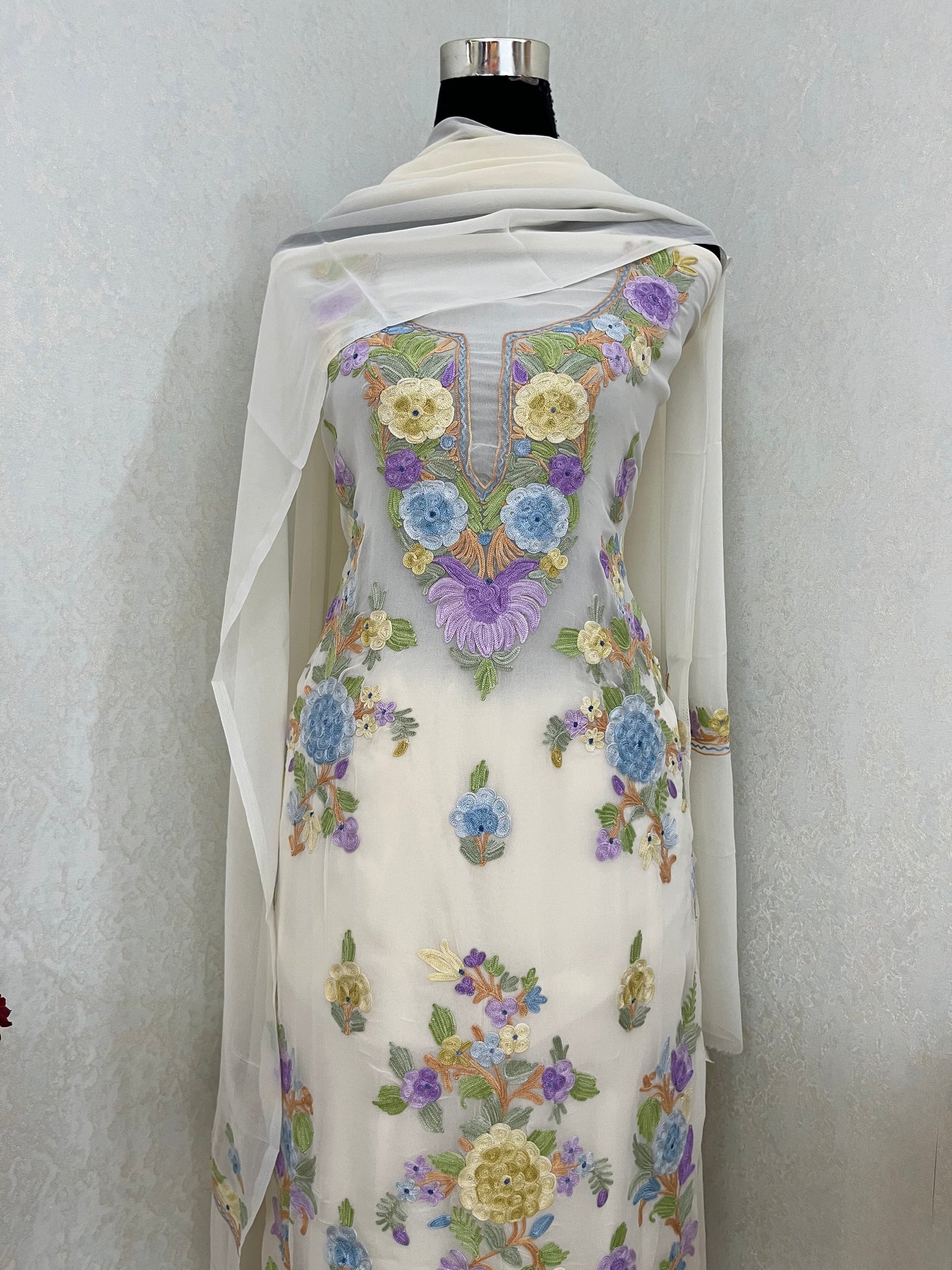 Off White Georgette 3 Pc Kashmiri Suit