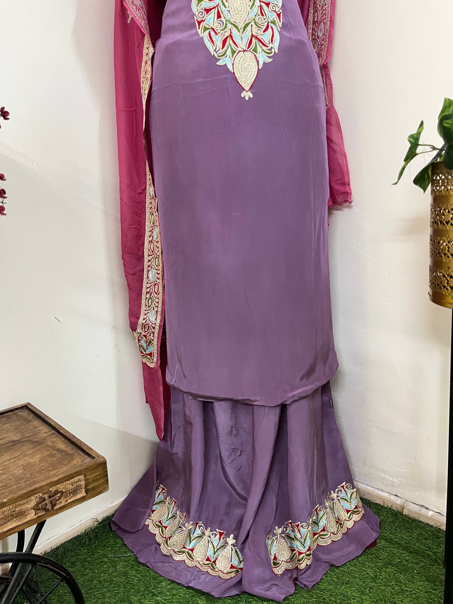 Kalaa’ Lilac Crape Kashmiri Suit