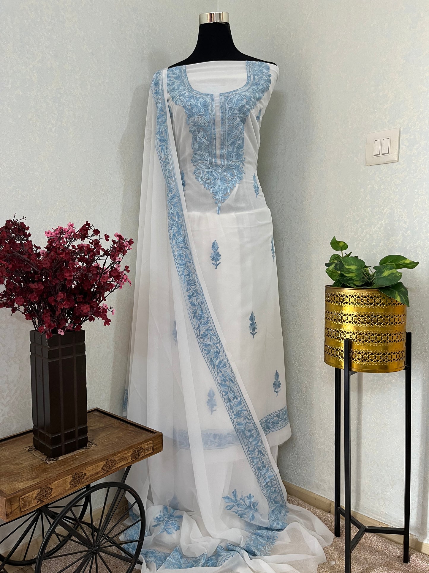 Off white  Georgette 3pc Kashmiri Suit