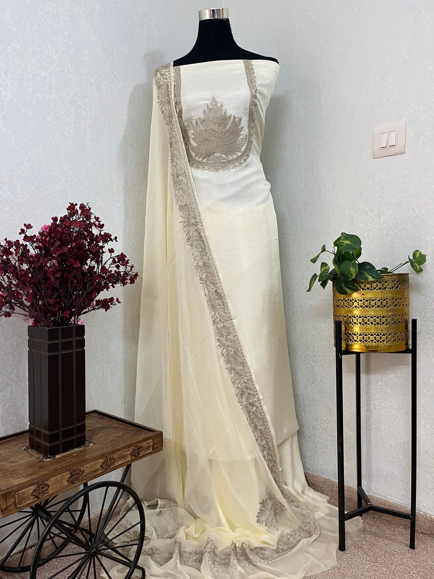 Ivory Sanam’ Tilla Kashmiri Silk Suit