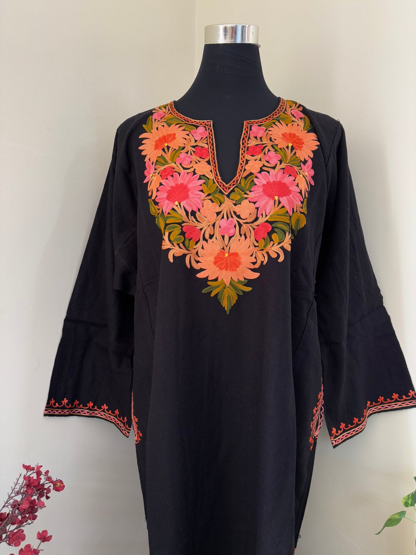 Black Aari Embroidered Wool Pheran