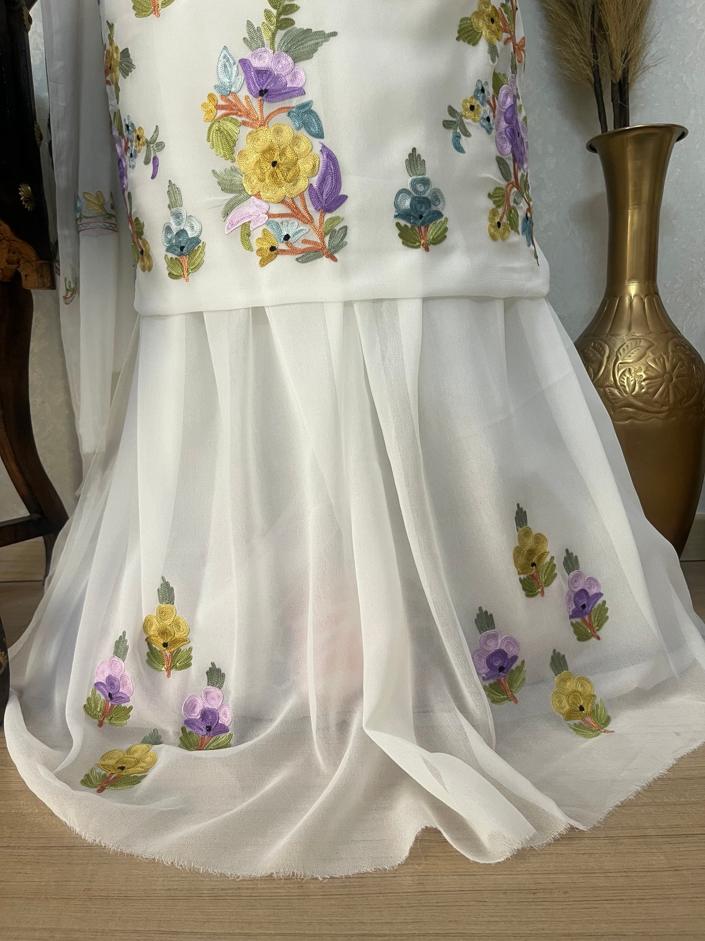 Off White Georgette 3 Pc Kashmiri Suit