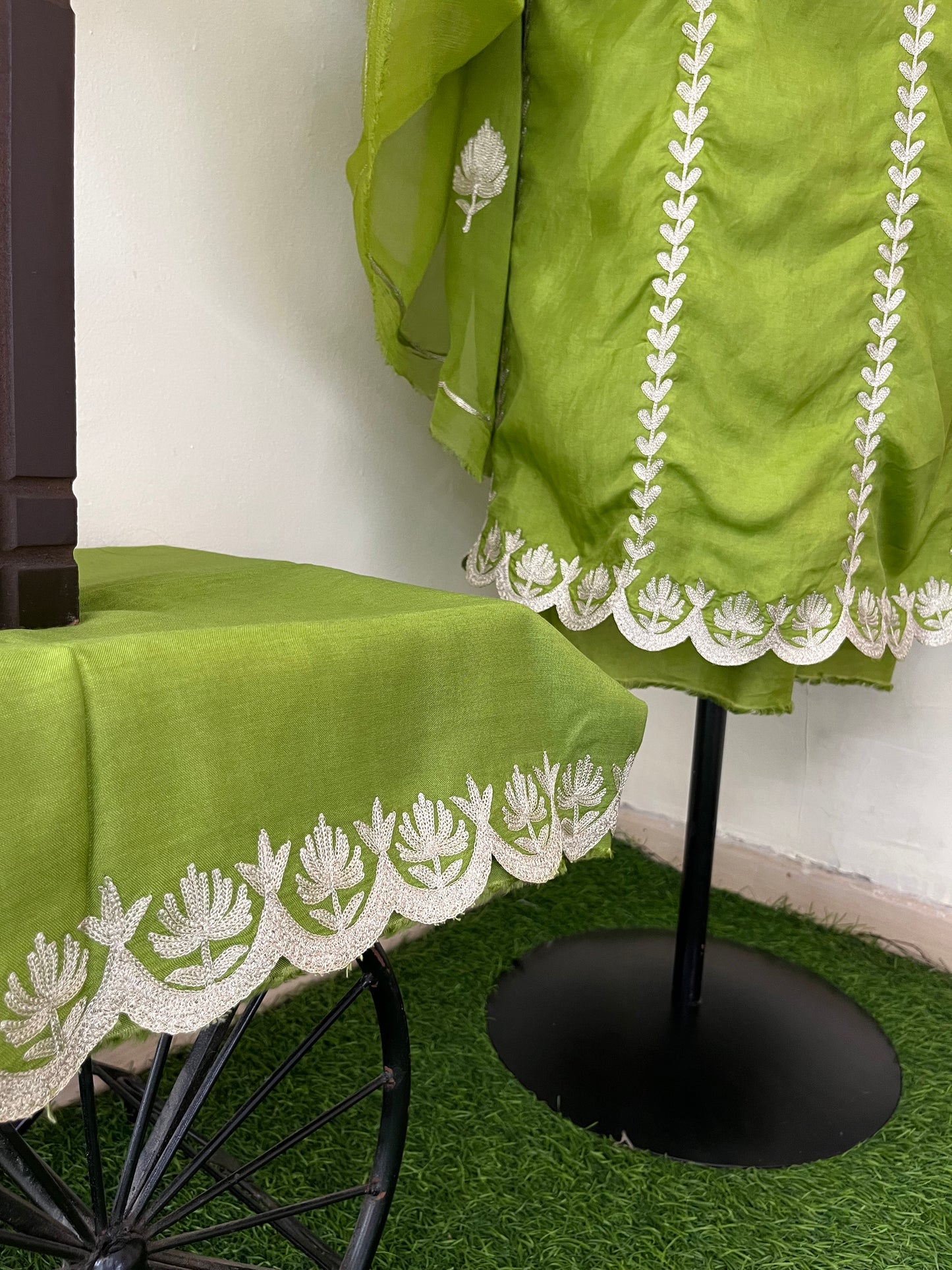 Sanam’ Lawn Green Silk Tilla Embroidered Suit material