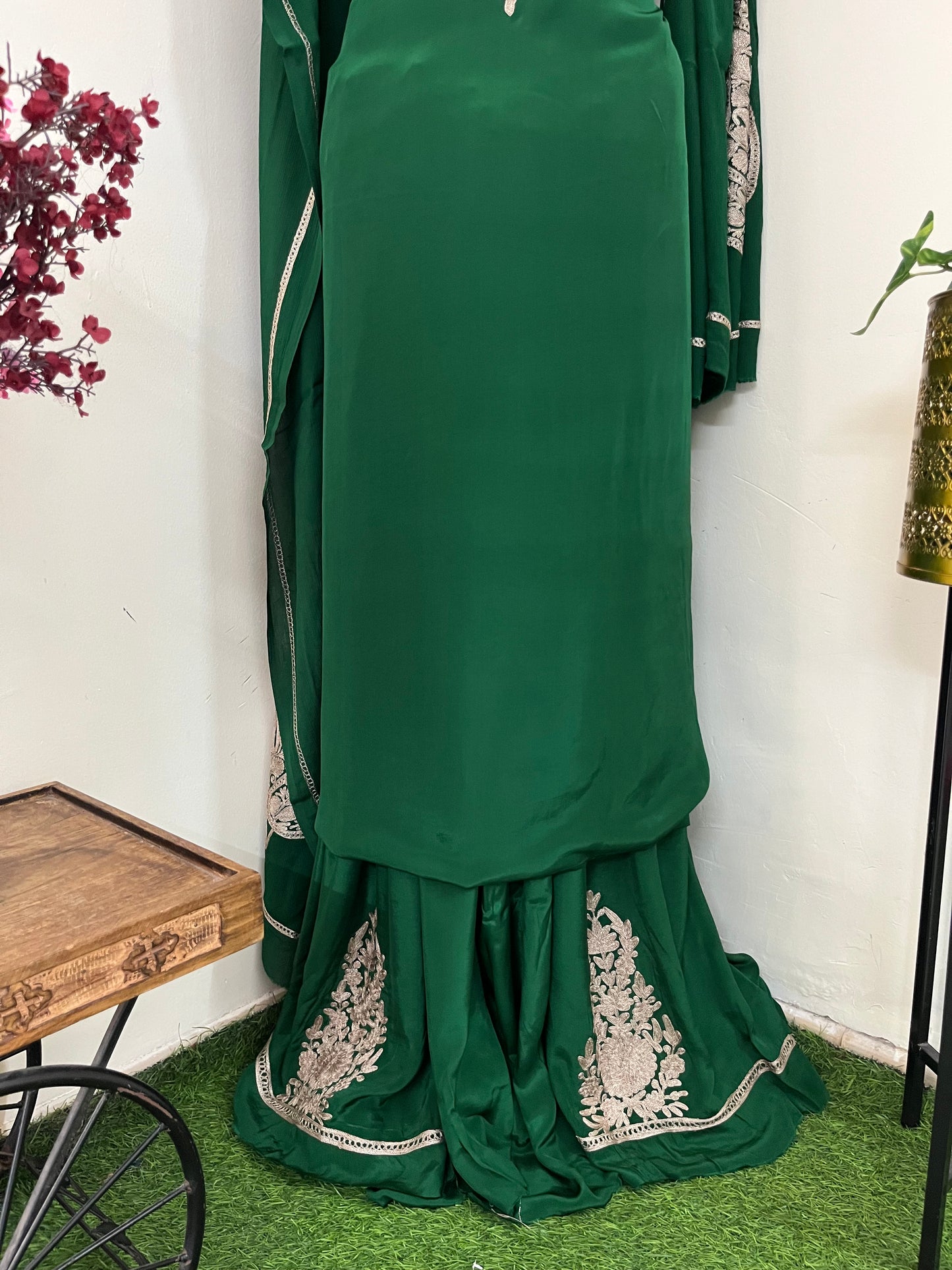 Kalaa’ Bottle Green Crape Kashmiri Suit