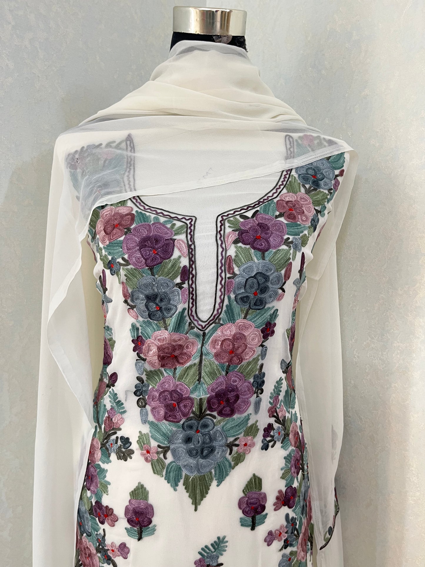 Off White Georgette 3 Pc Kashmiri Suit