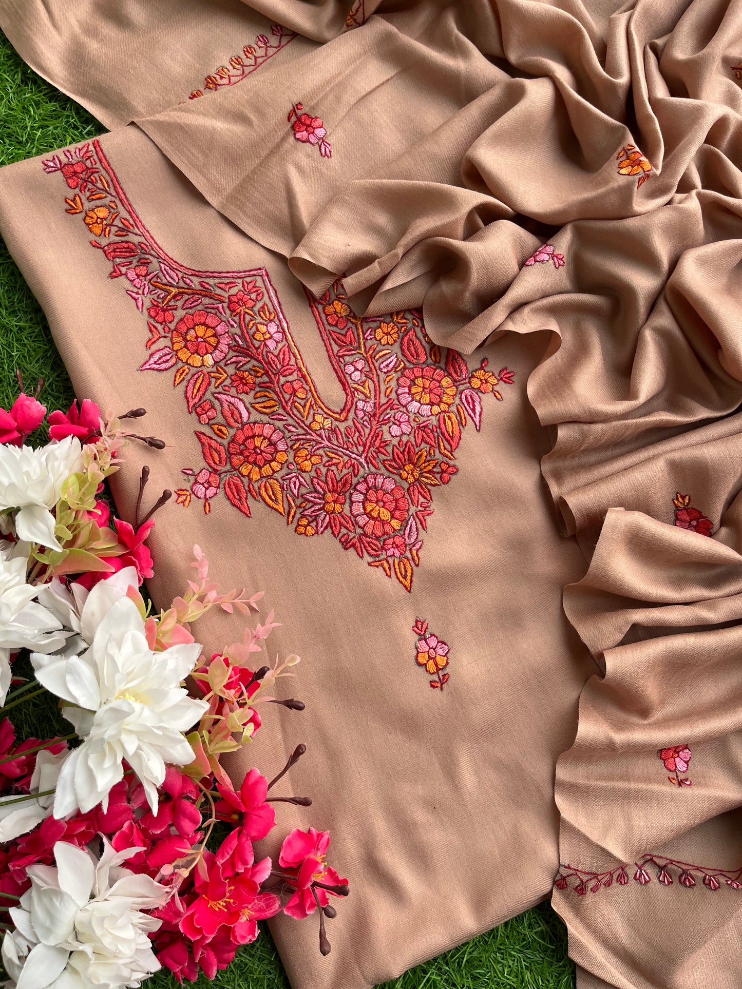 Beige Fine Wool Sozni Embroidered 3pc Suit Stole