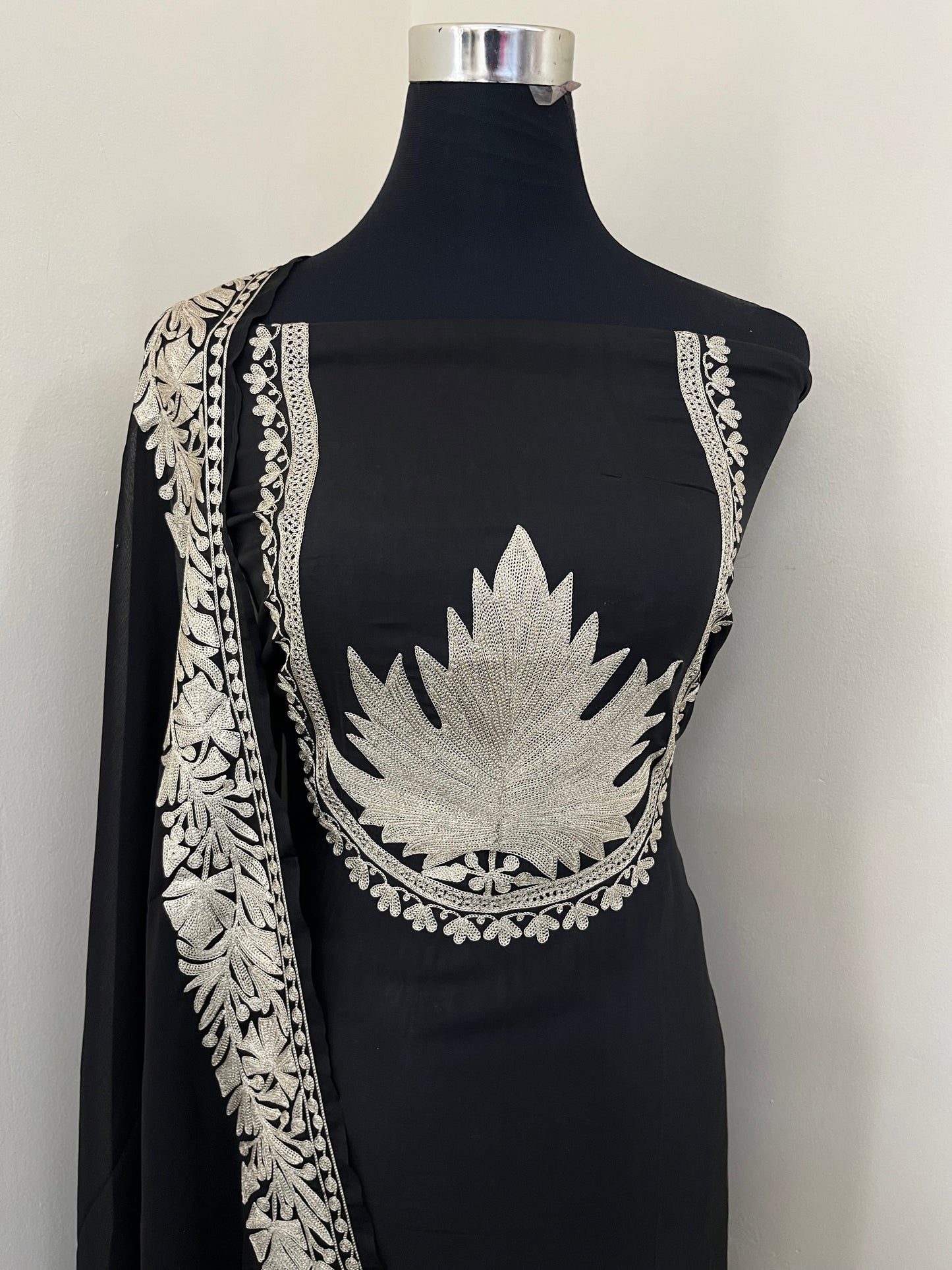 Sanam’ Tilla Kashmiri Silk Suit