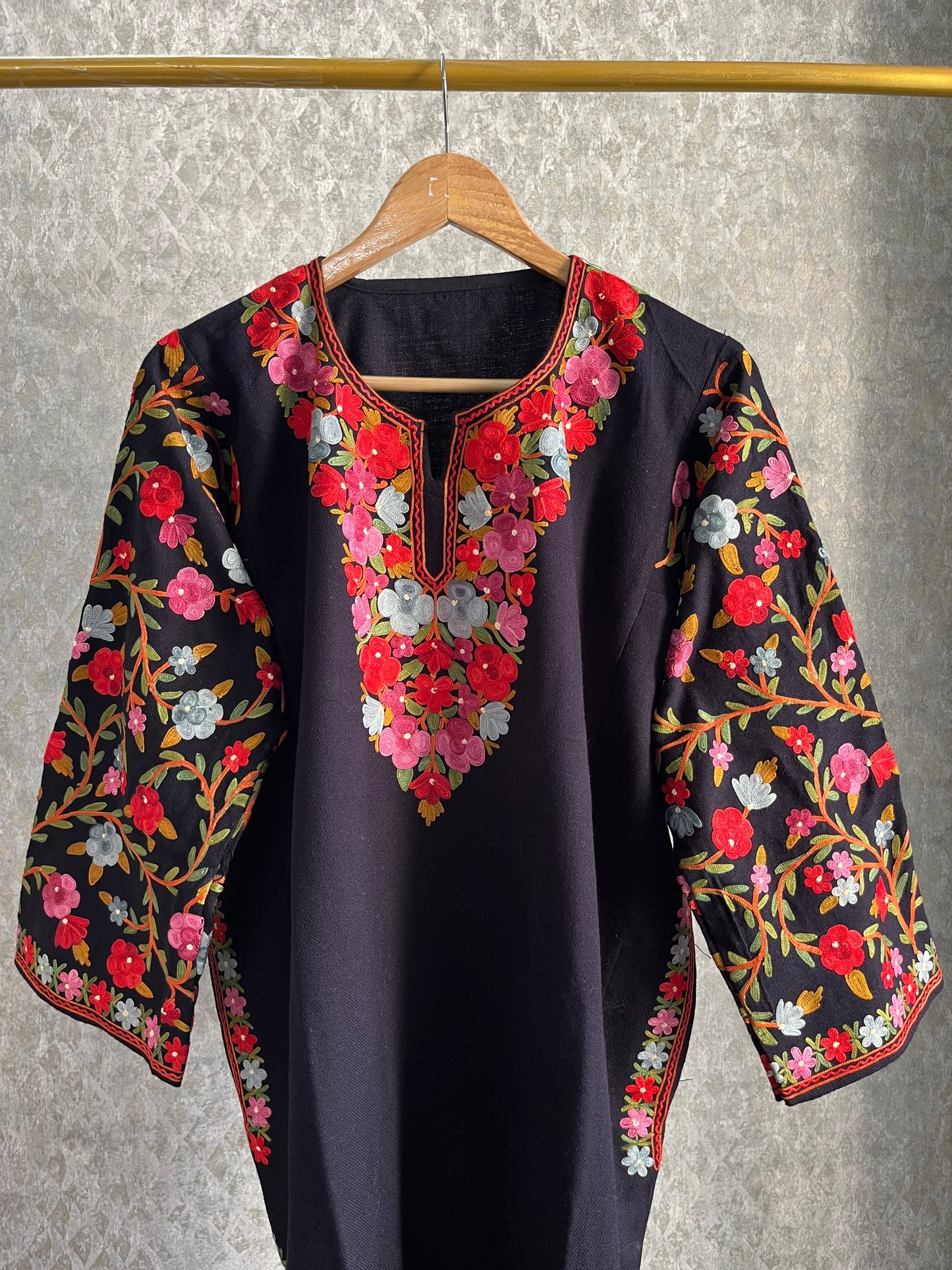 Black Aari Embroidered Wool Pheran