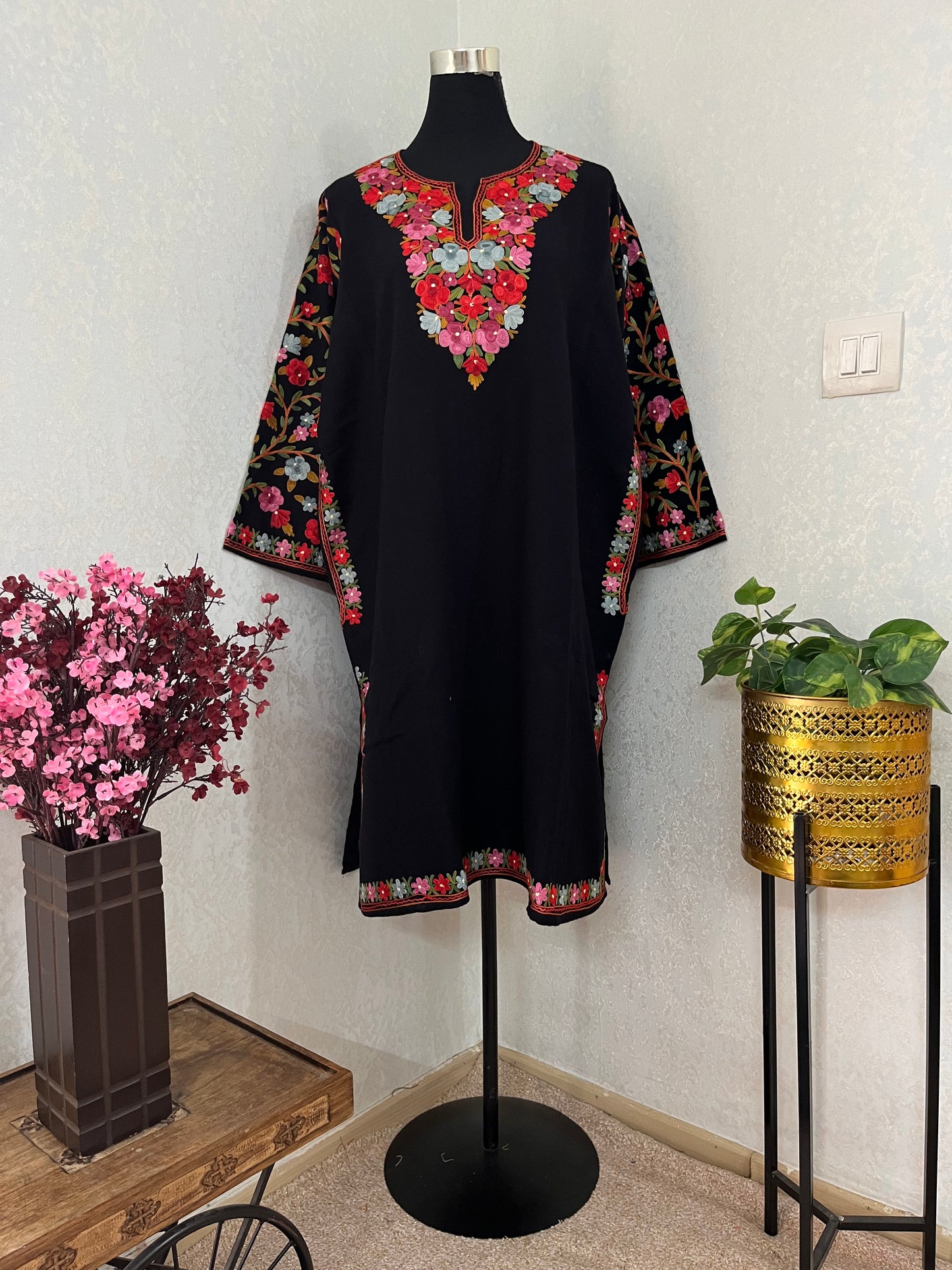 Black Aari Embroidered Wool Pheran