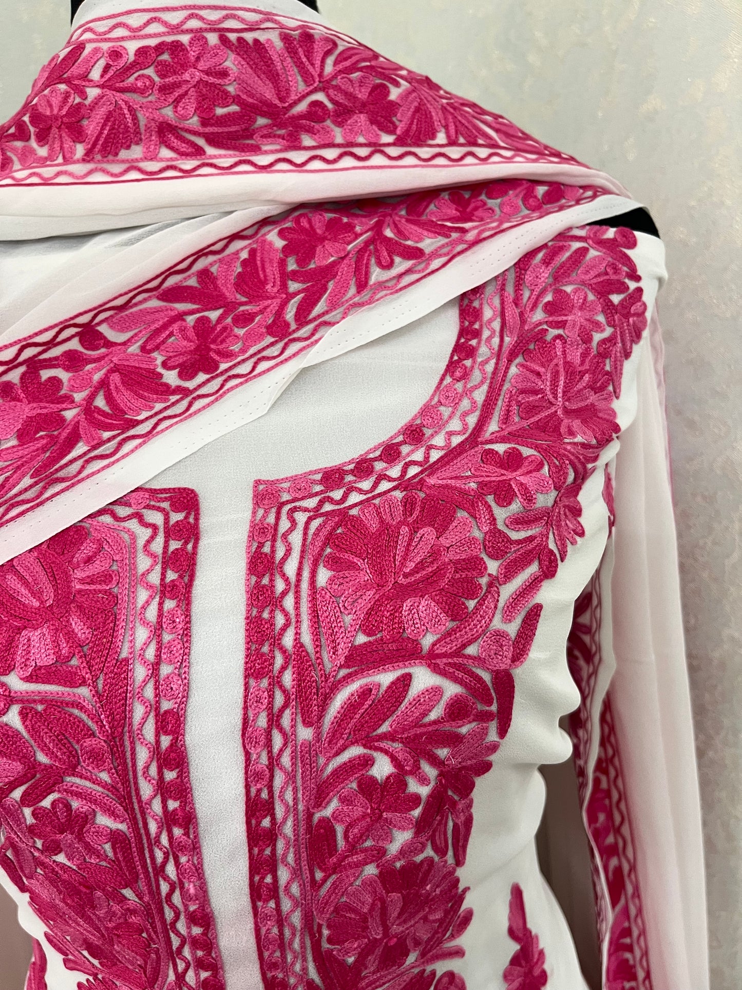 Off white  Georgette 3pc Kashmiri Suit