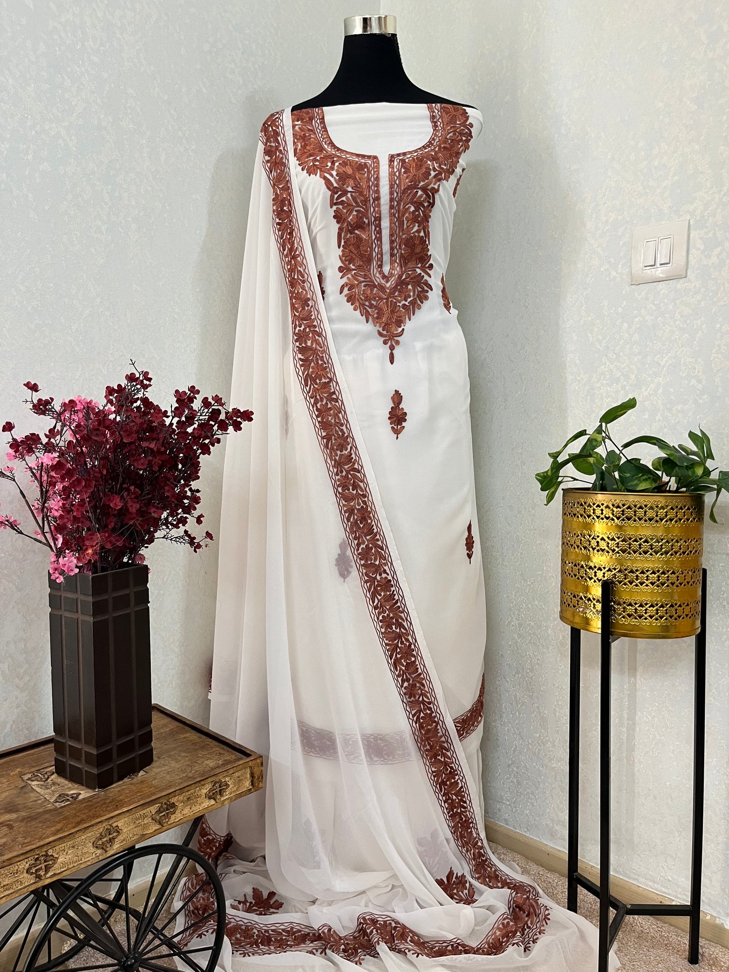 Off white  Georgette 3pc Kashmiri Suit