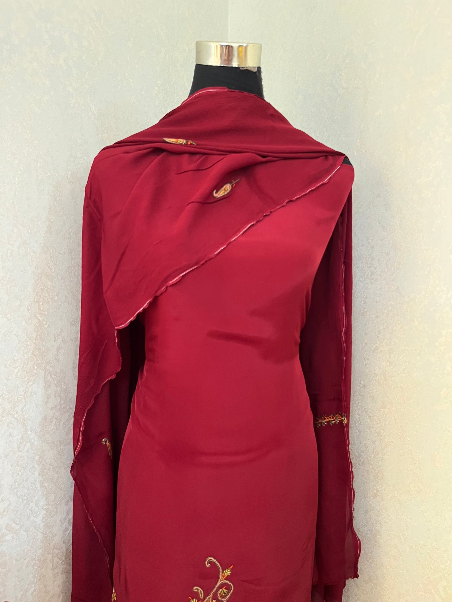 Maroon Kalaa’ Crape Sozni Kashmiri Suit