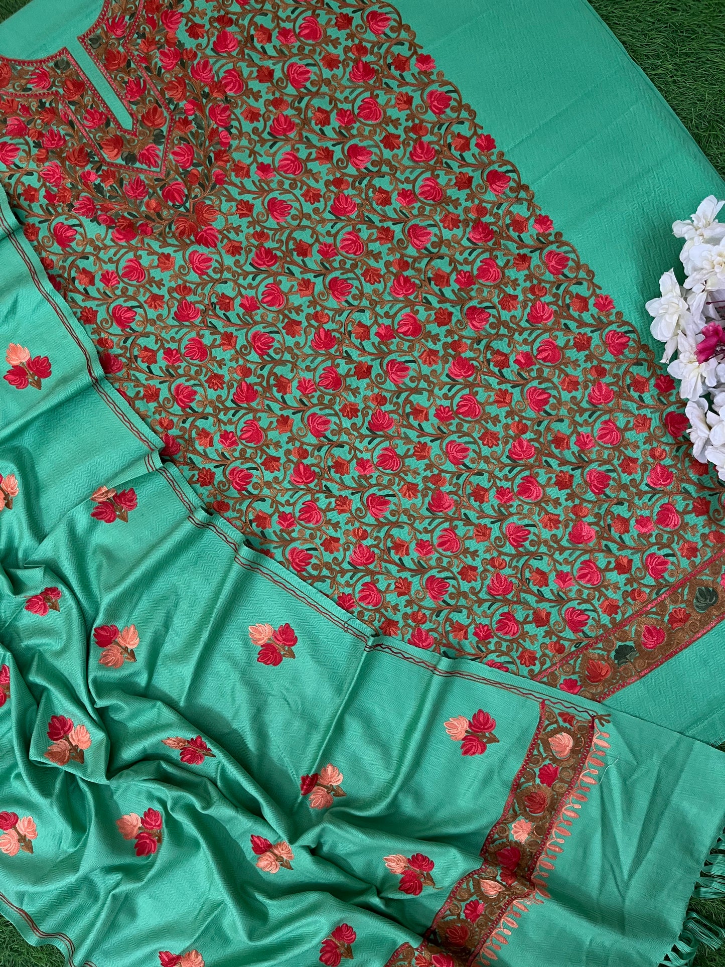 Sea Green Chinar Woollen Aari Embroidered 3pc Suit Stole