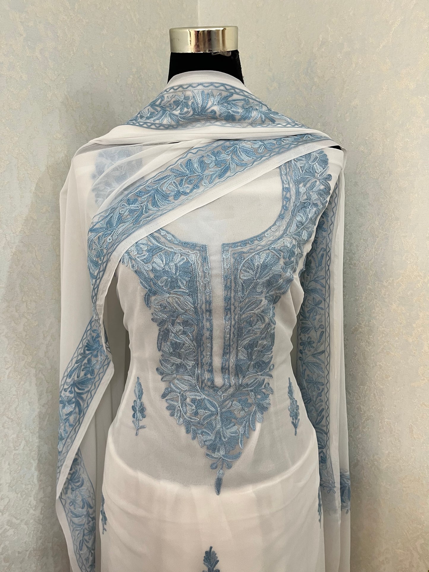 Off white  Georgette 3pc Kashmiri Suit