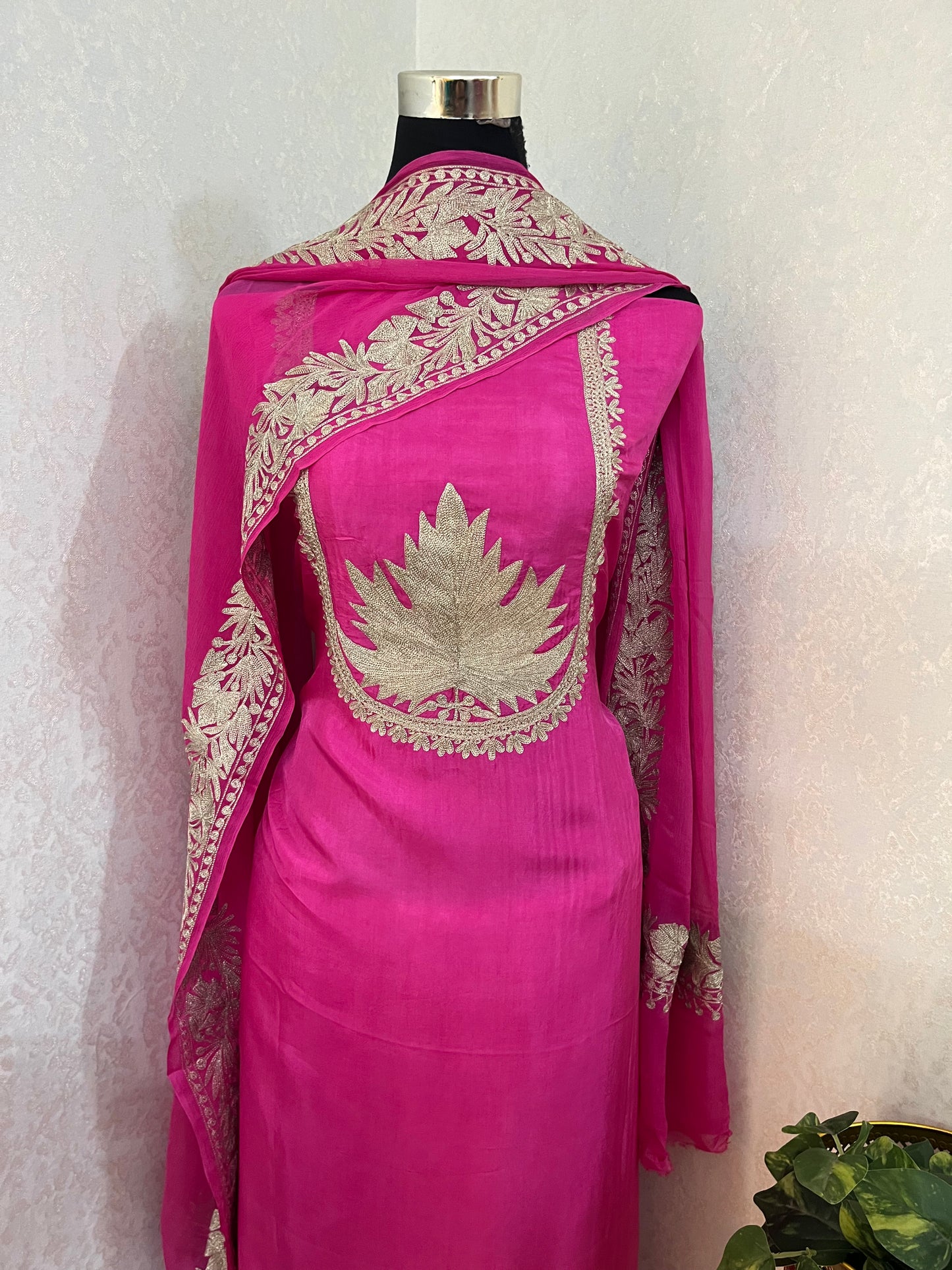 Fuchsia Sanam’ Tilla Kashmiri Silk Suit