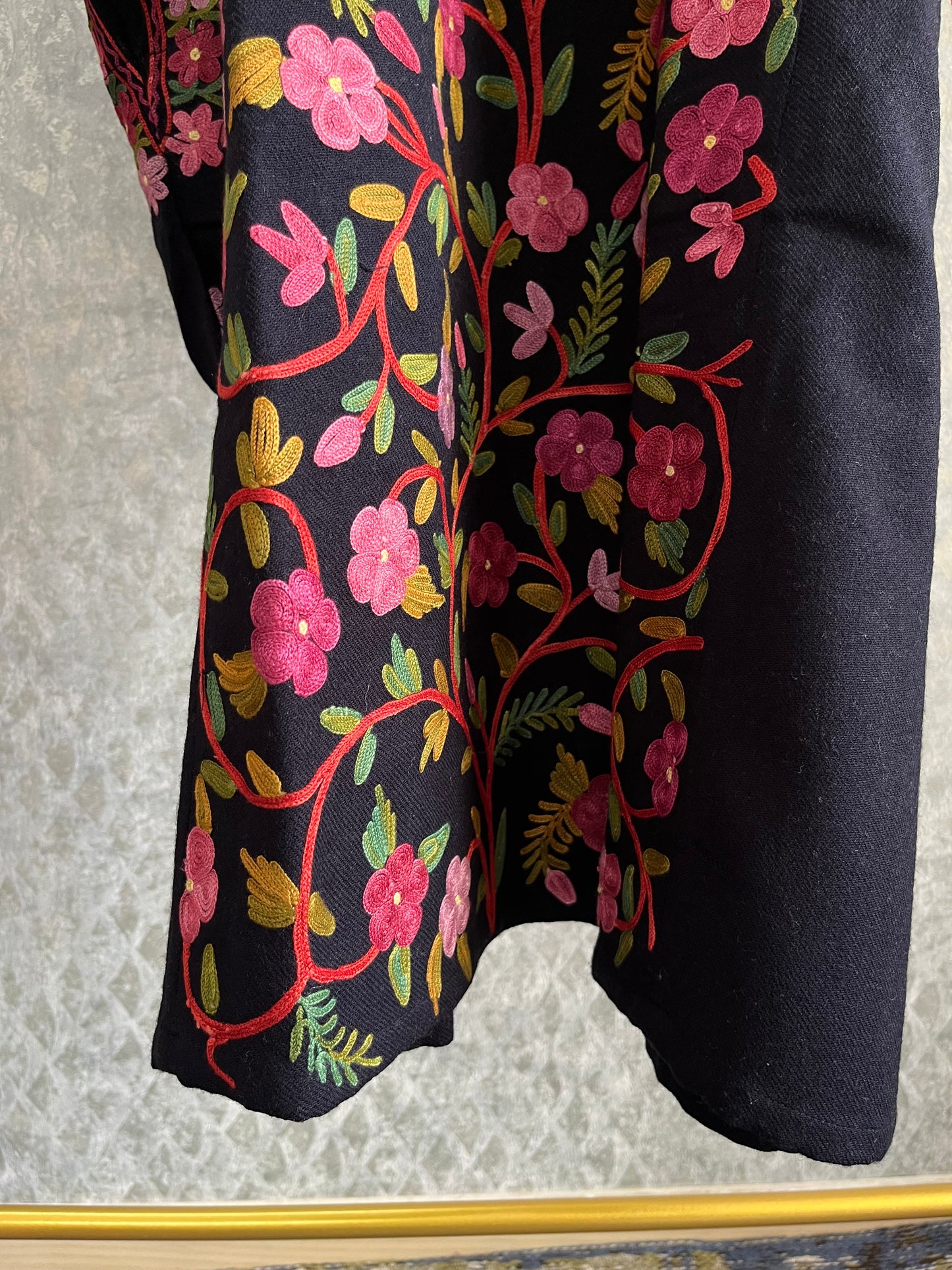 Black Aari Embroidered Wool Pheran