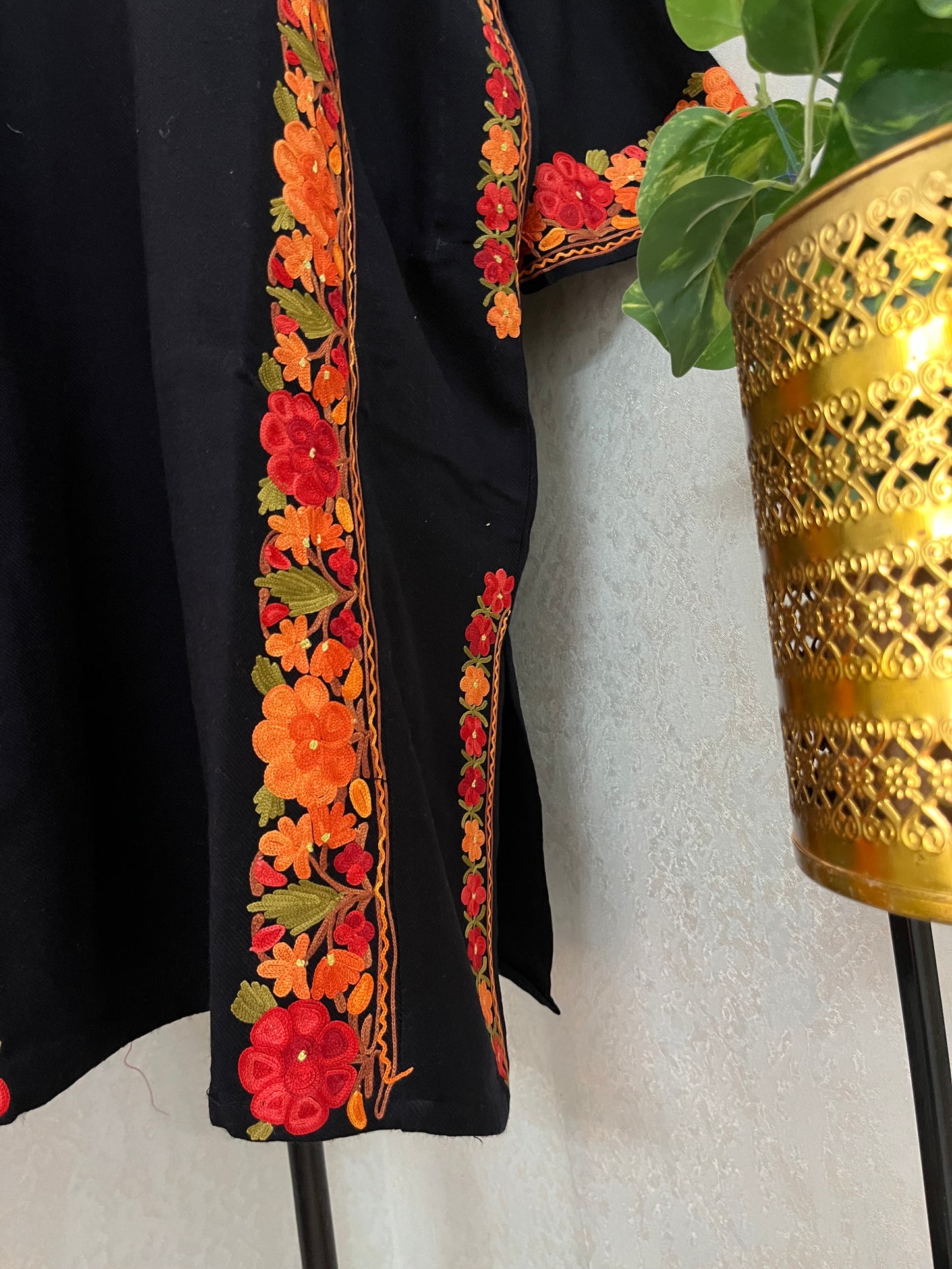 Black Aari Embroidered Wool Pheran