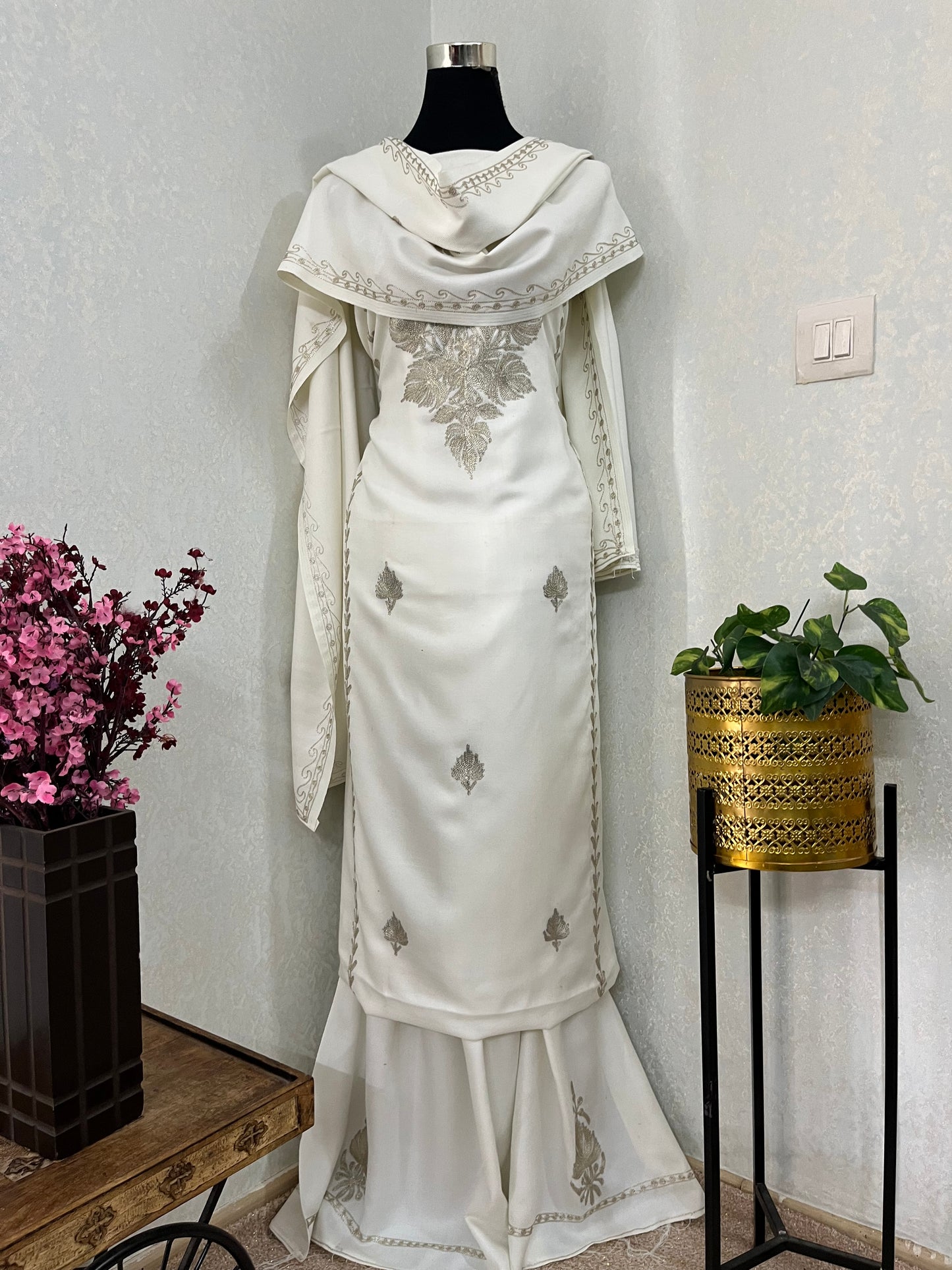 Off White Tilla Embroidered 3pc Suit Stole