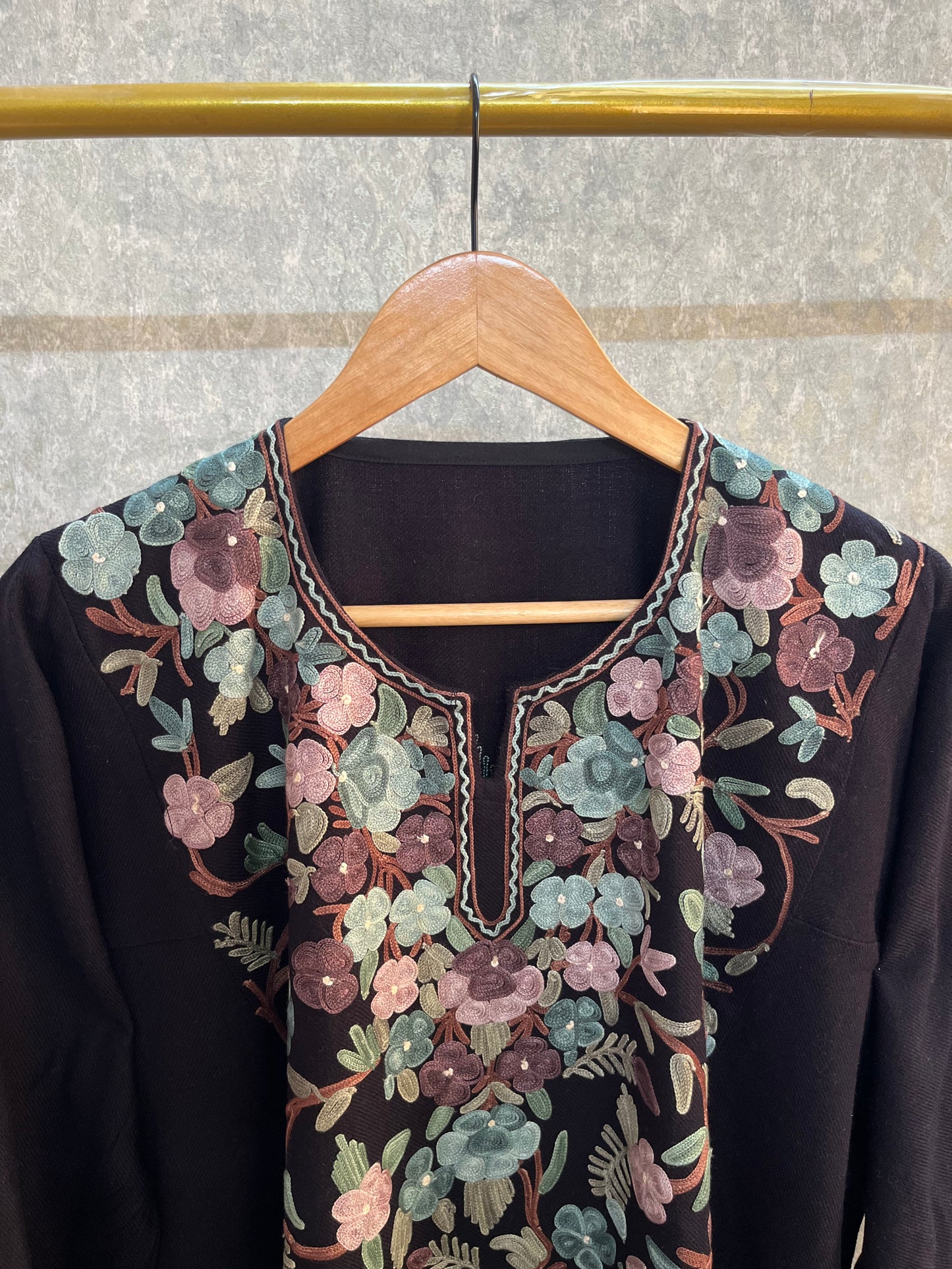 Black Aari Embroidered Wool Pheran