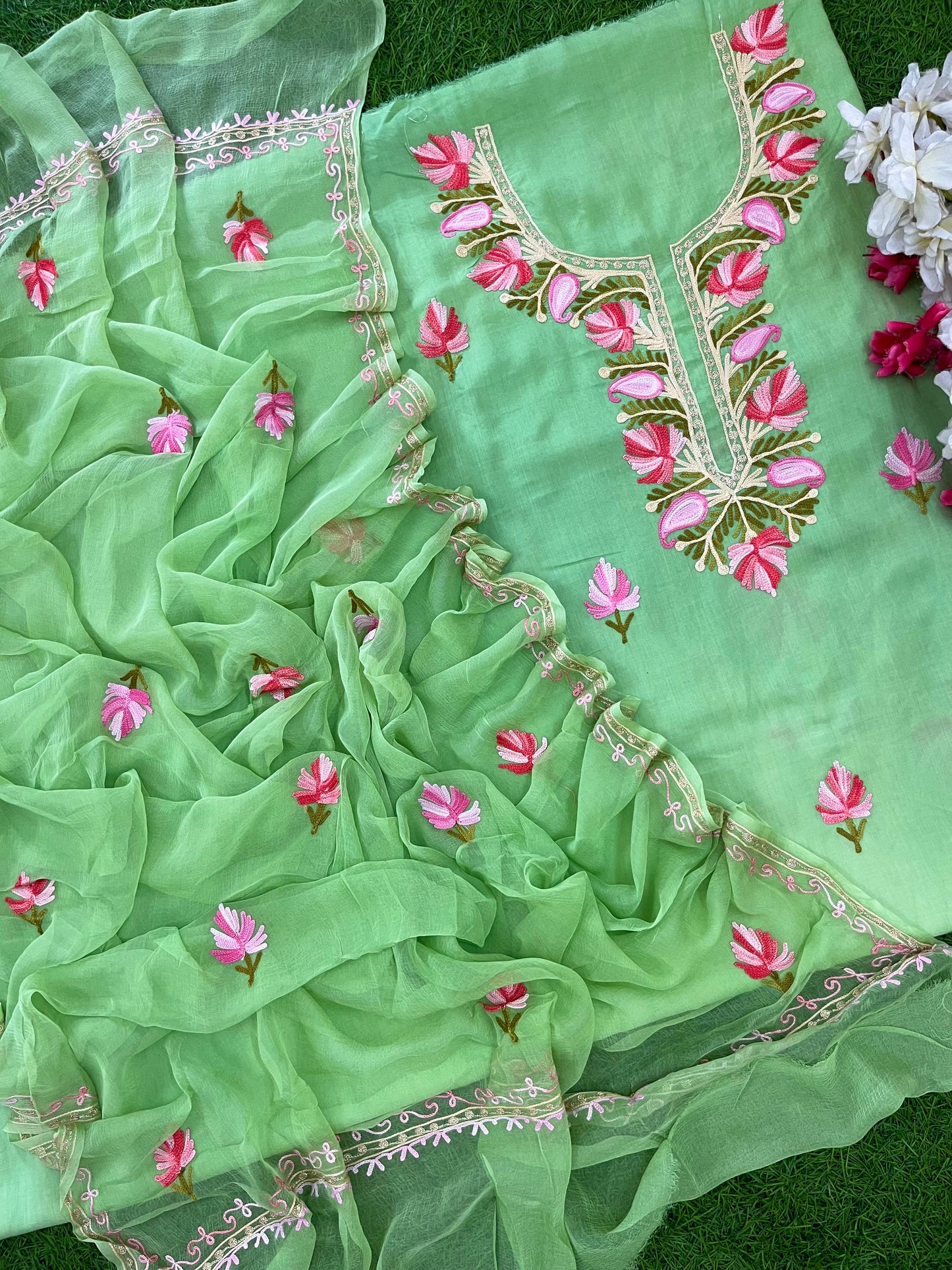 Pastel Green Muslin Cotton Jaal Sleeves Kashmiri 3pc Suit