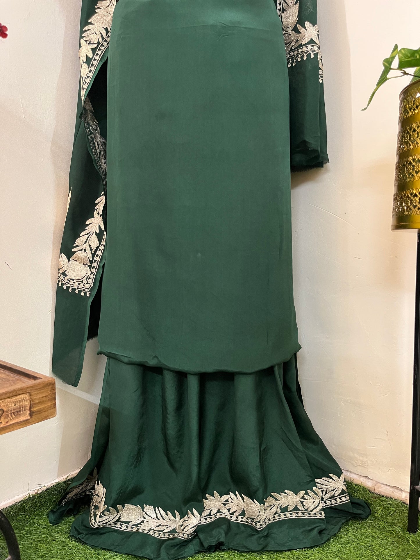 Kalaa’ Bottle Green Crape Kashmiri Suit