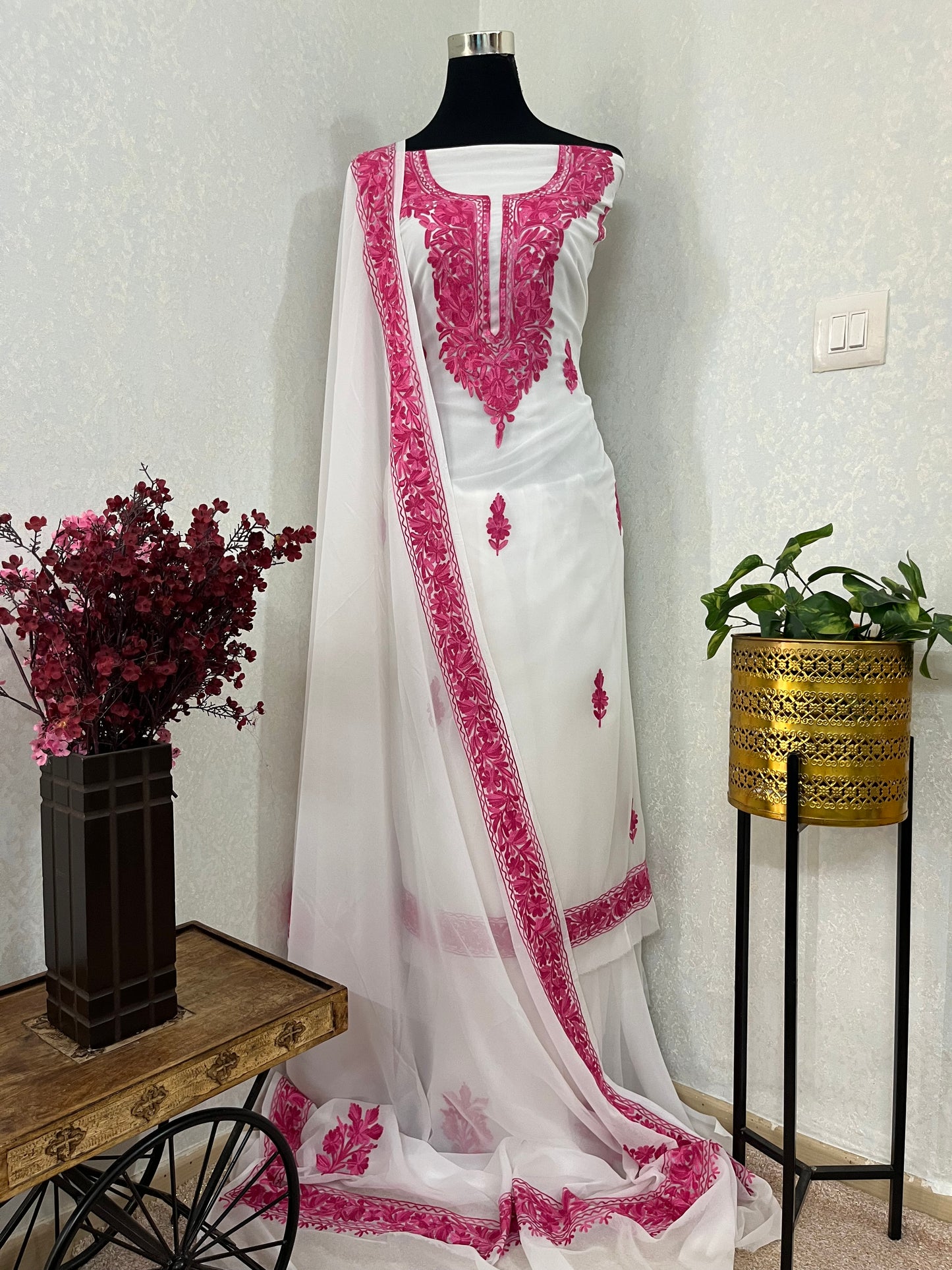 Off white  Georgette 3pc Kashmiri Suit