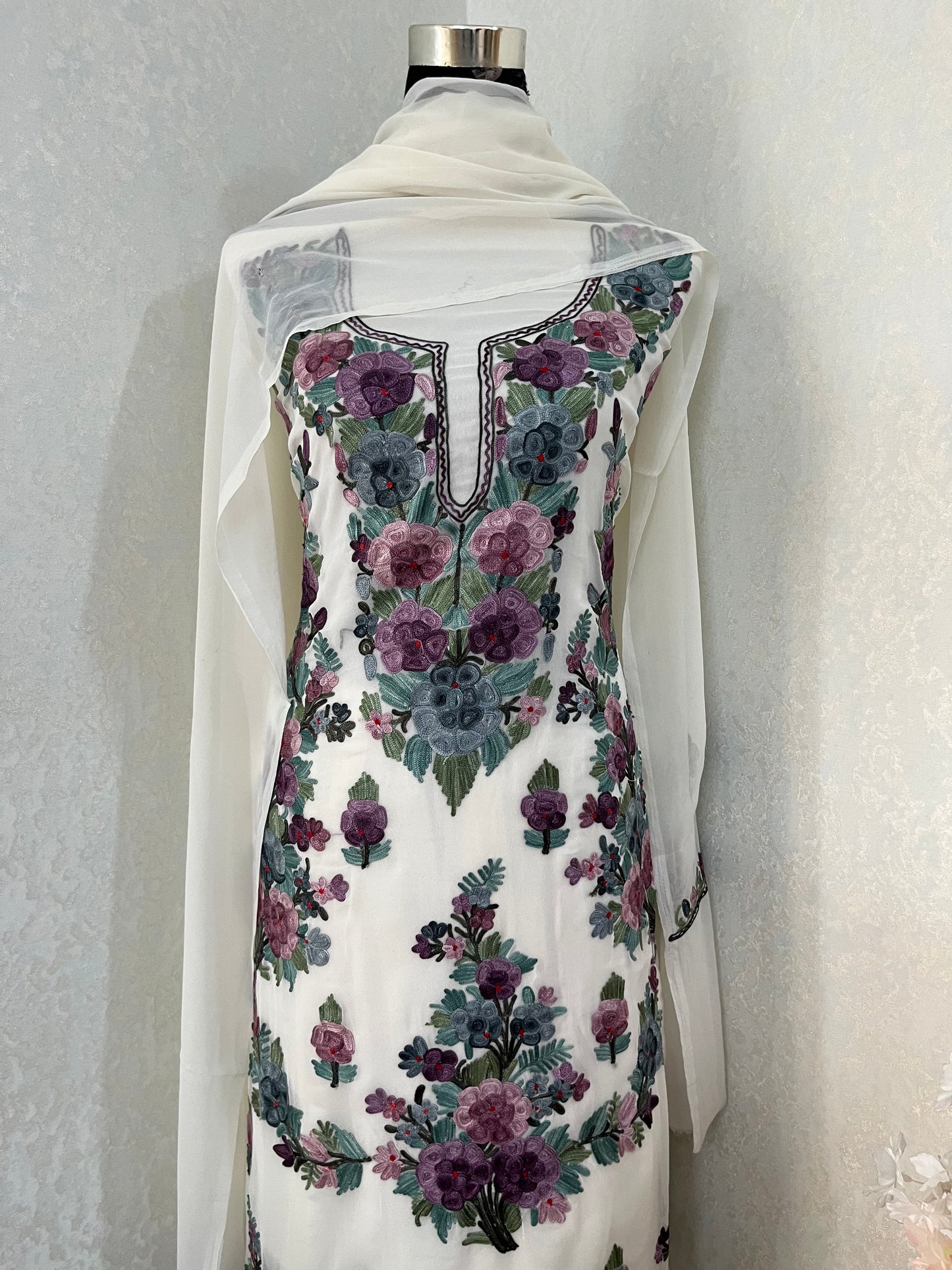 Off White Georgette 3 Pc Kashmiri Suit