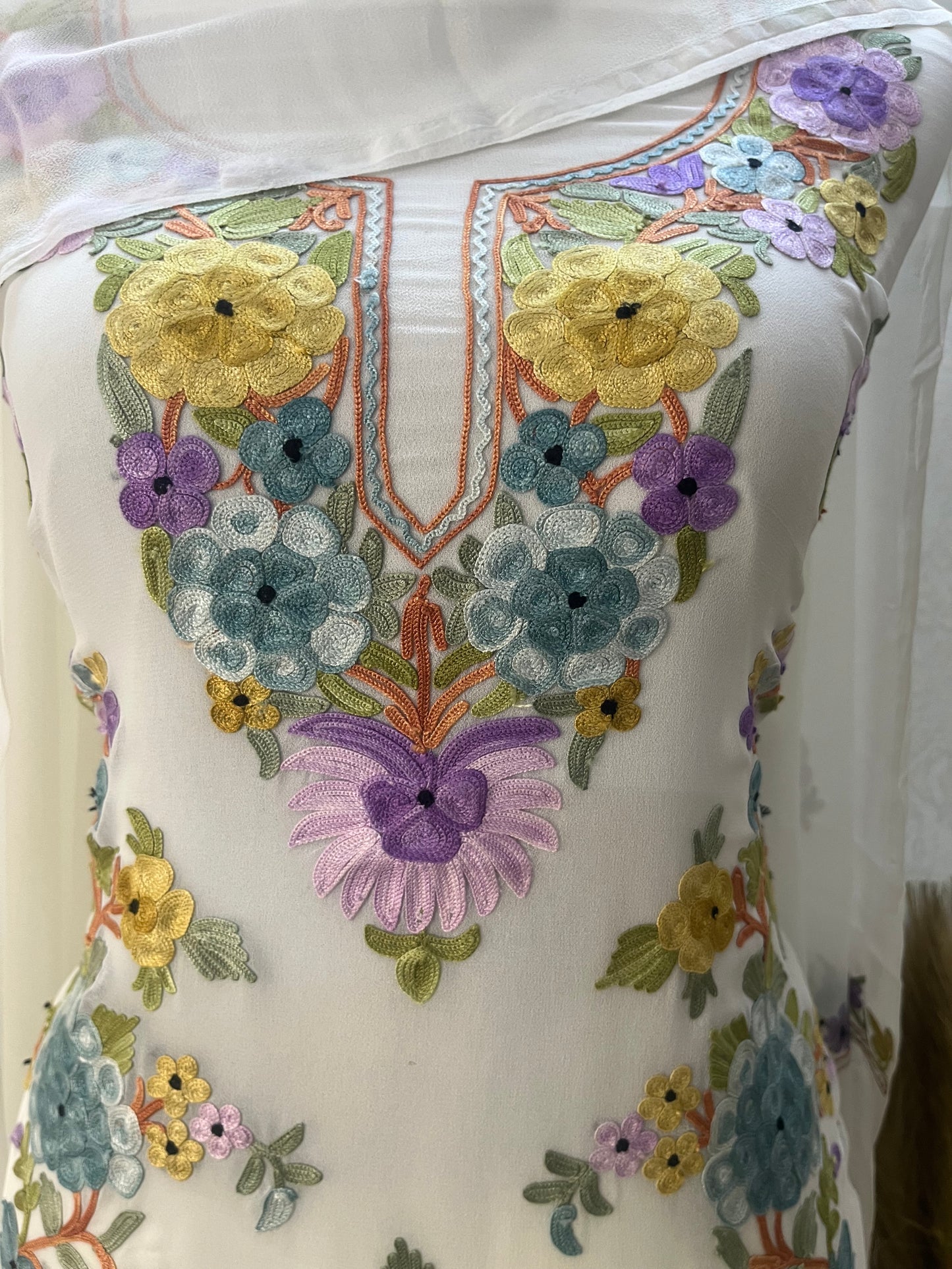 Off White Georgette 3 Pc Kashmiri Suit