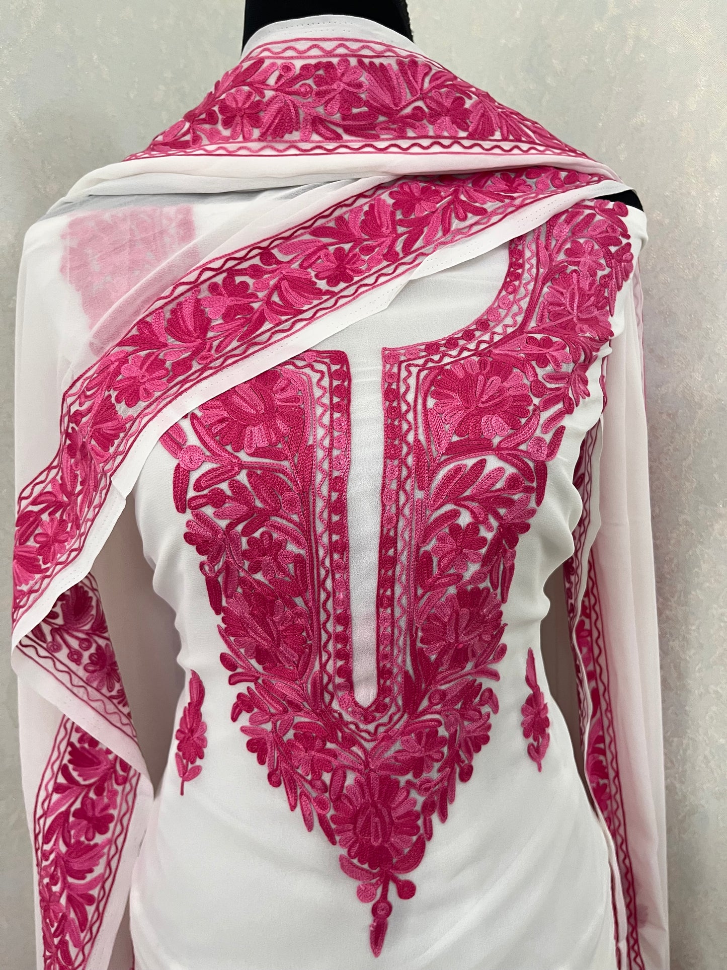 Off white  Georgette 3pc Kashmiri Suit