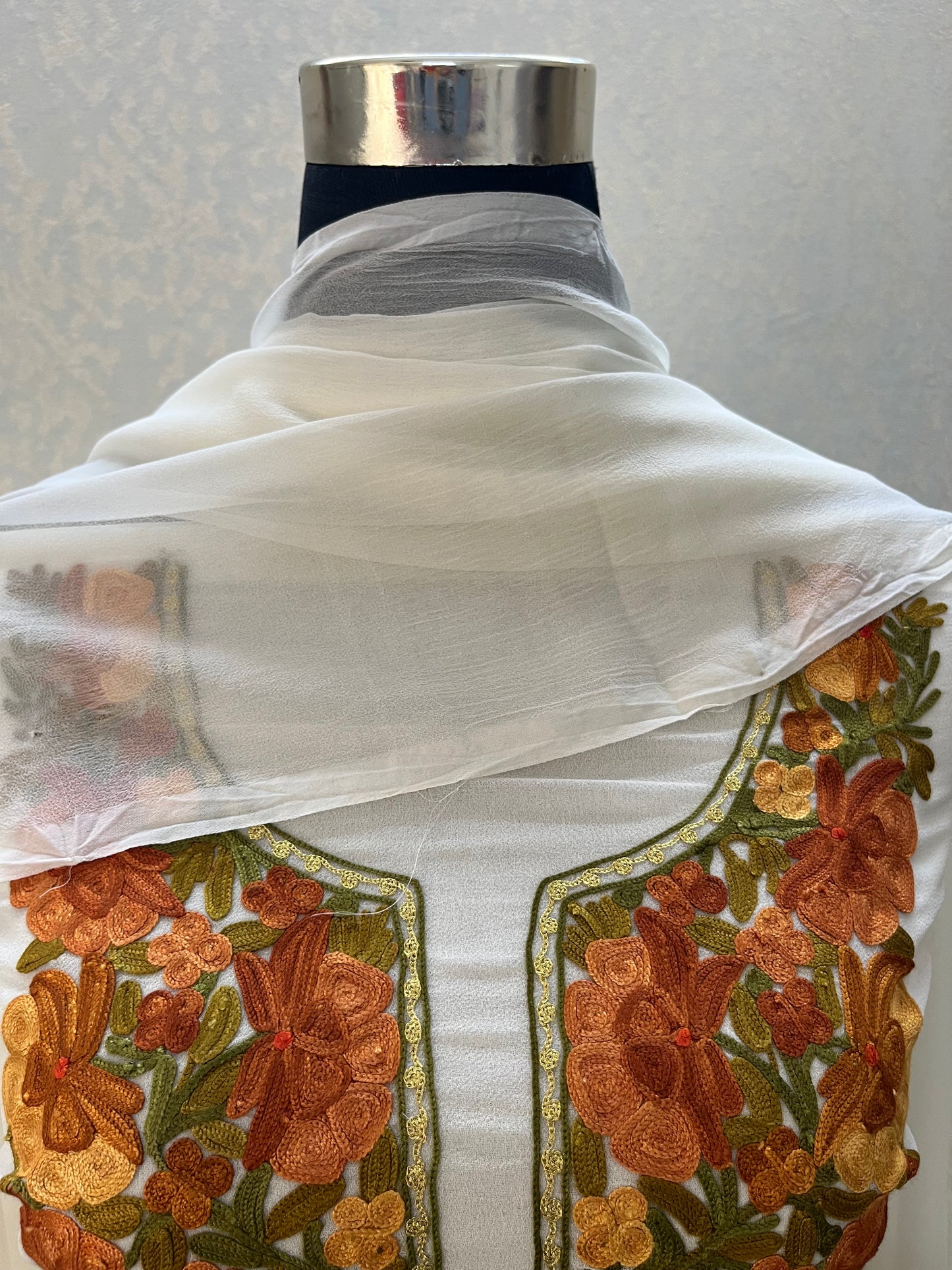 Off White Georgette 3 Pc Kashmiri Suit