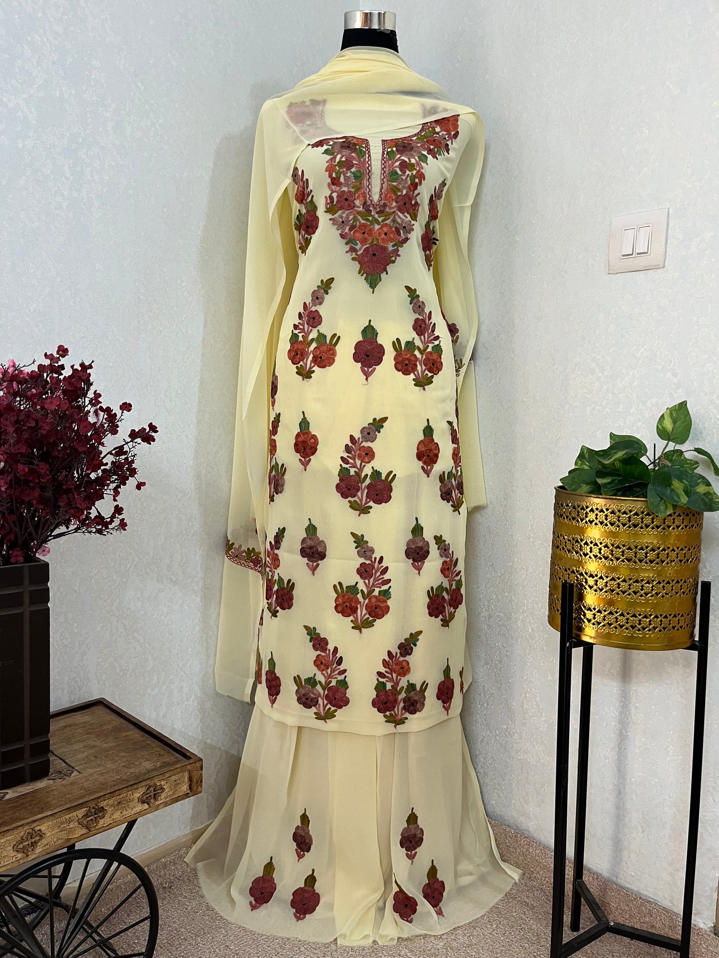 Cream Georgette 3 Pc Kashmiri Suit