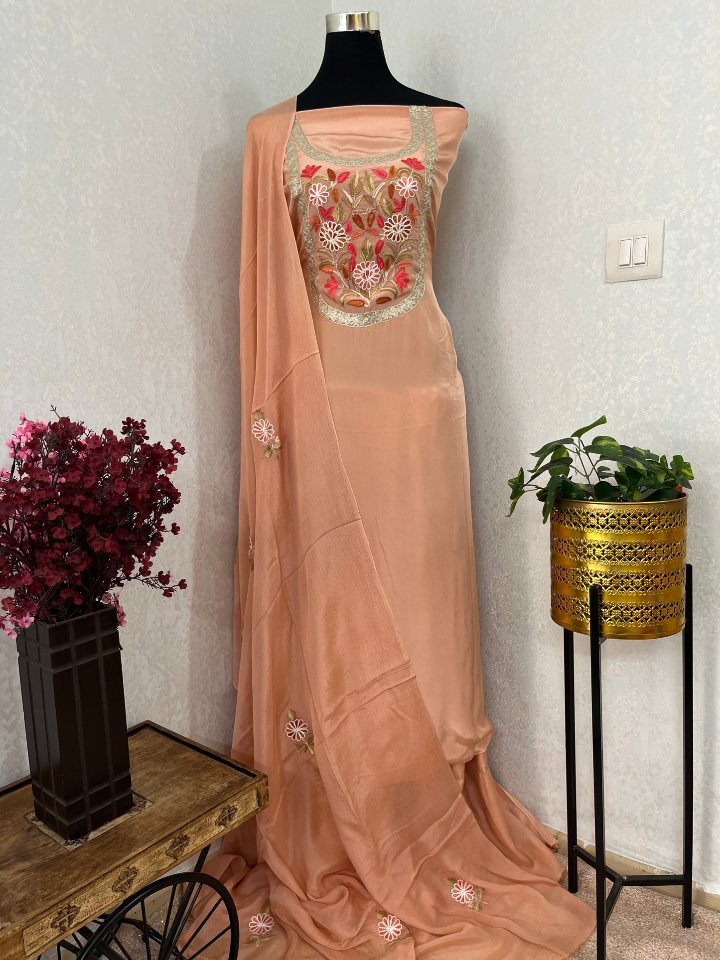 Soft Peach Kalaa’ Crape Kashmiri Suit