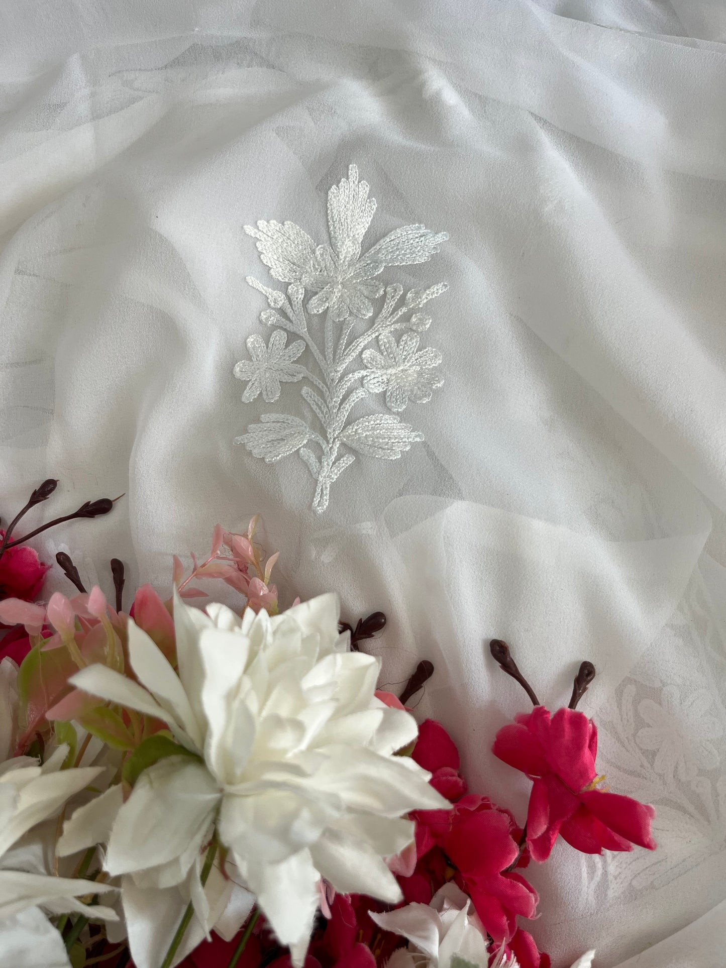 Off white  Georgette 3pc Kashmiri Suit