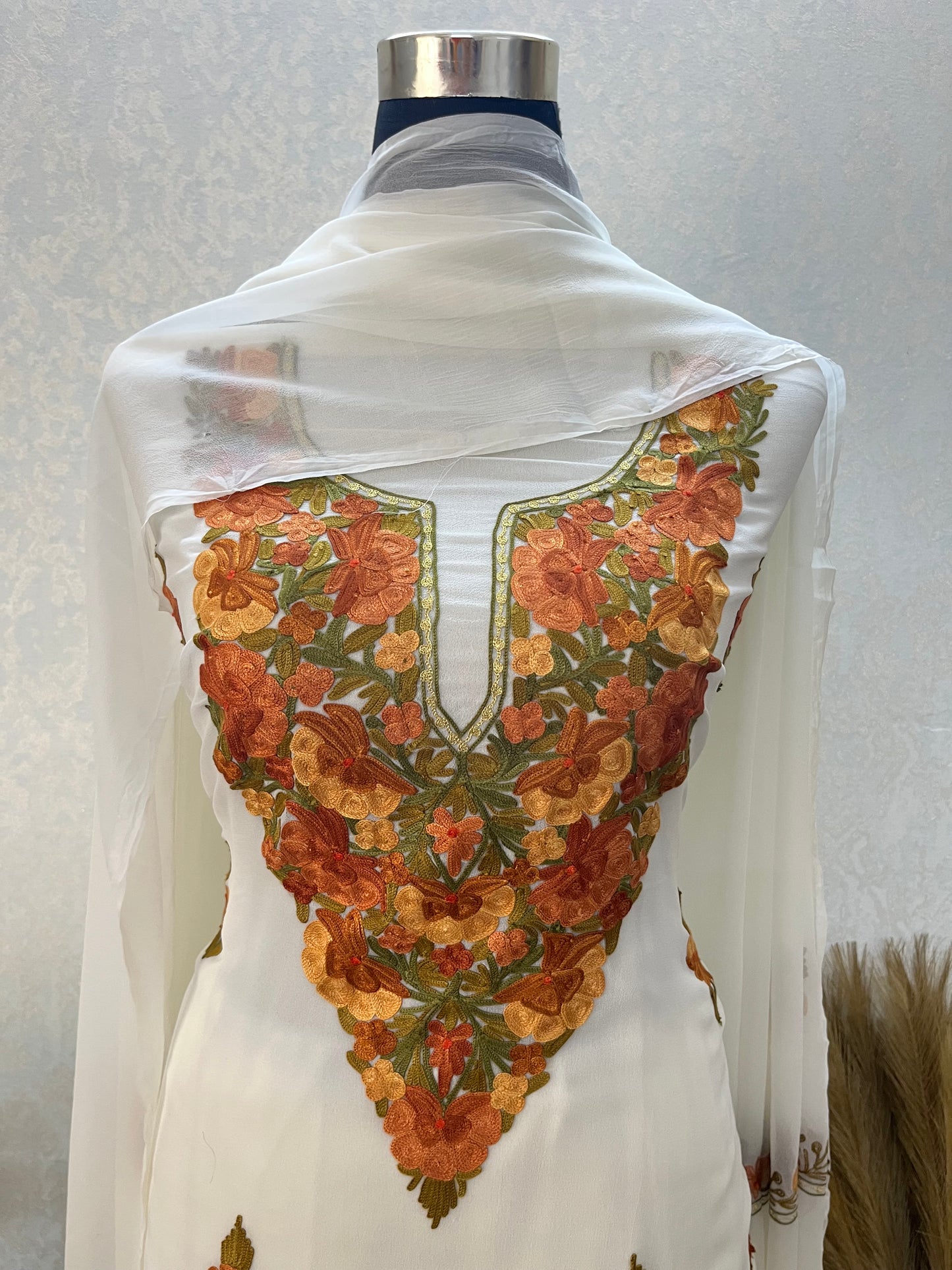 Off White Georgette 3 Pc Kashmiri Suit