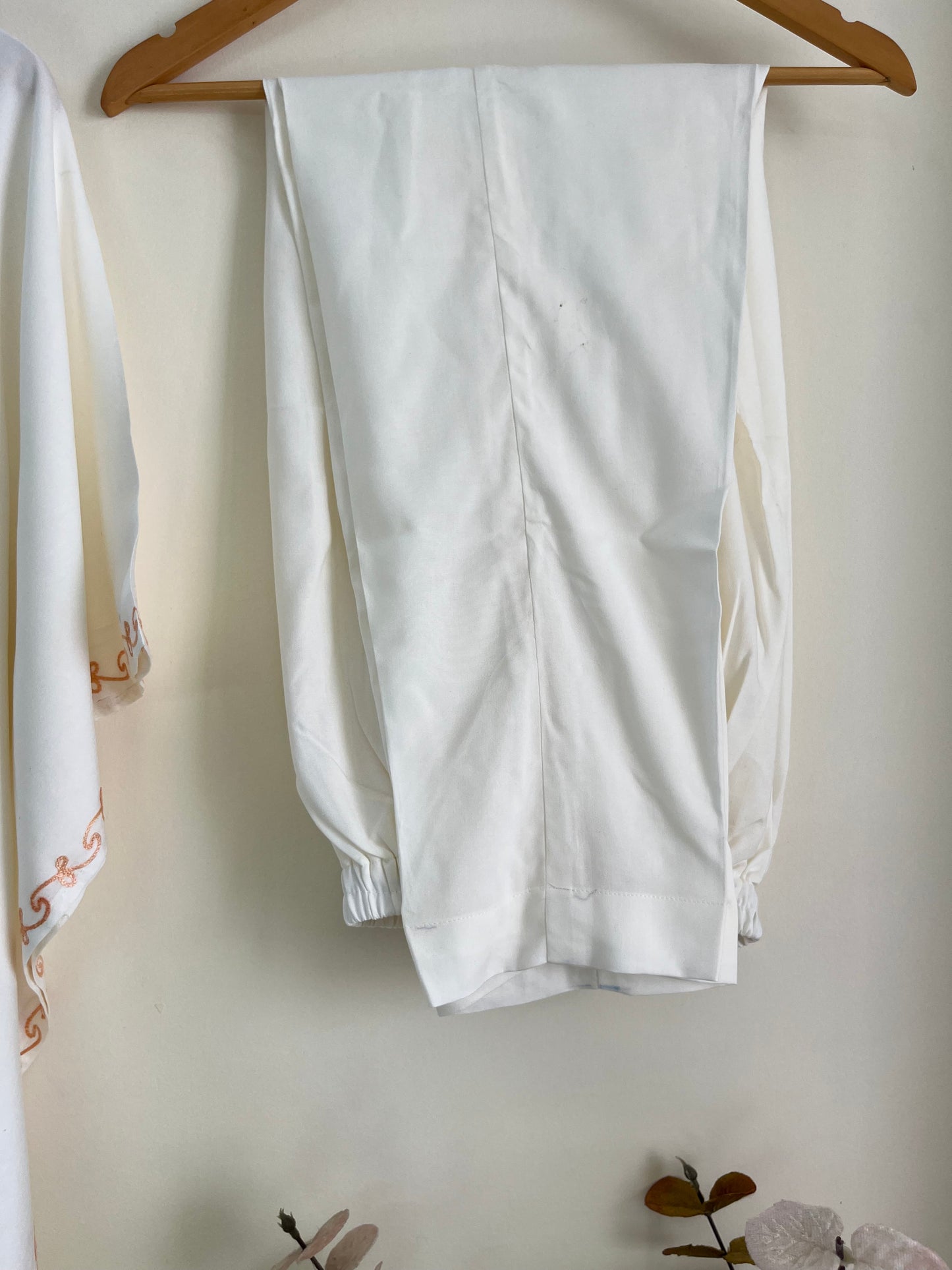 Off White Muslin Cotton Kashmiri Kaftan Set