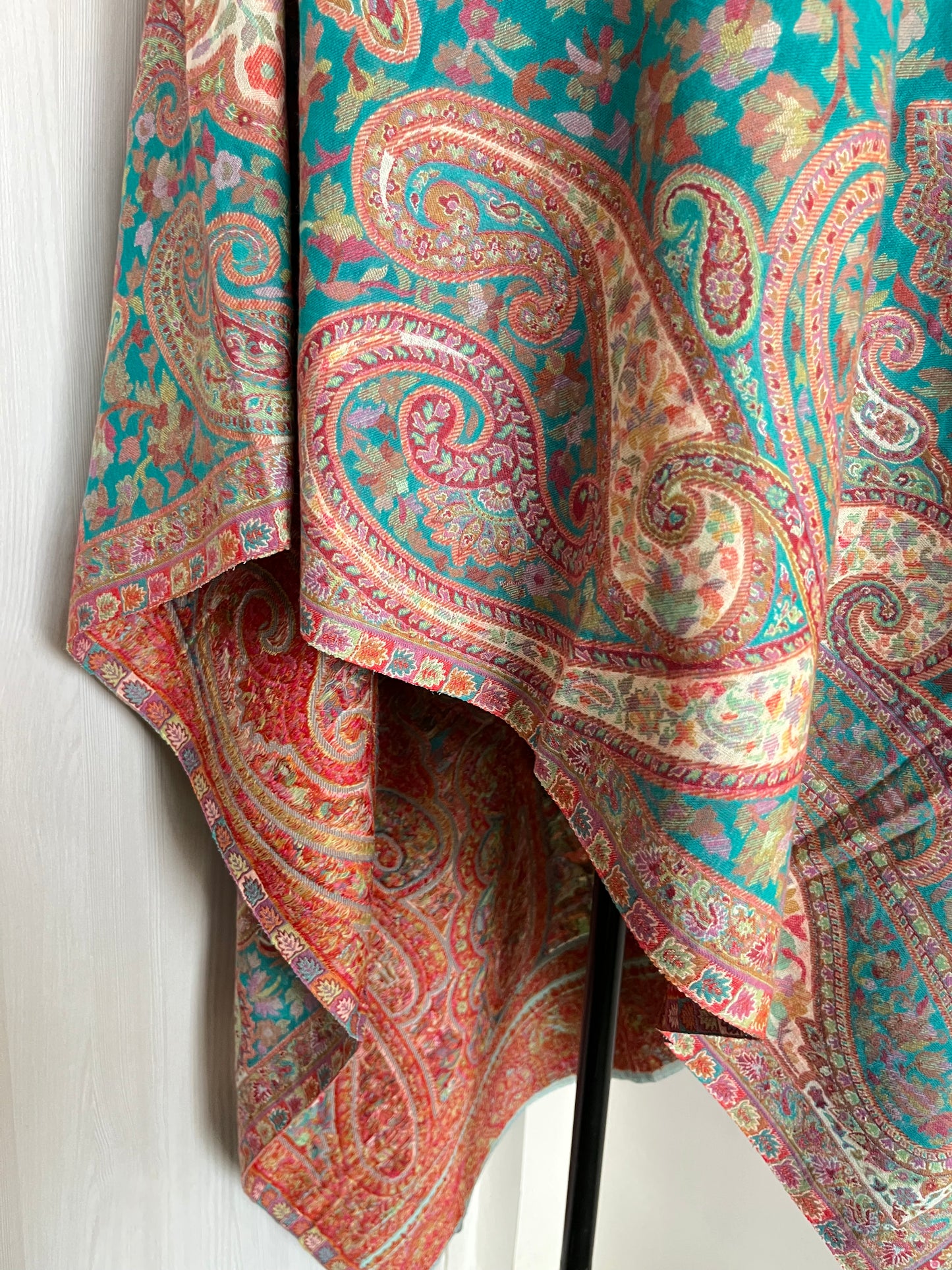 Kani Fine Semi Pashmina stole