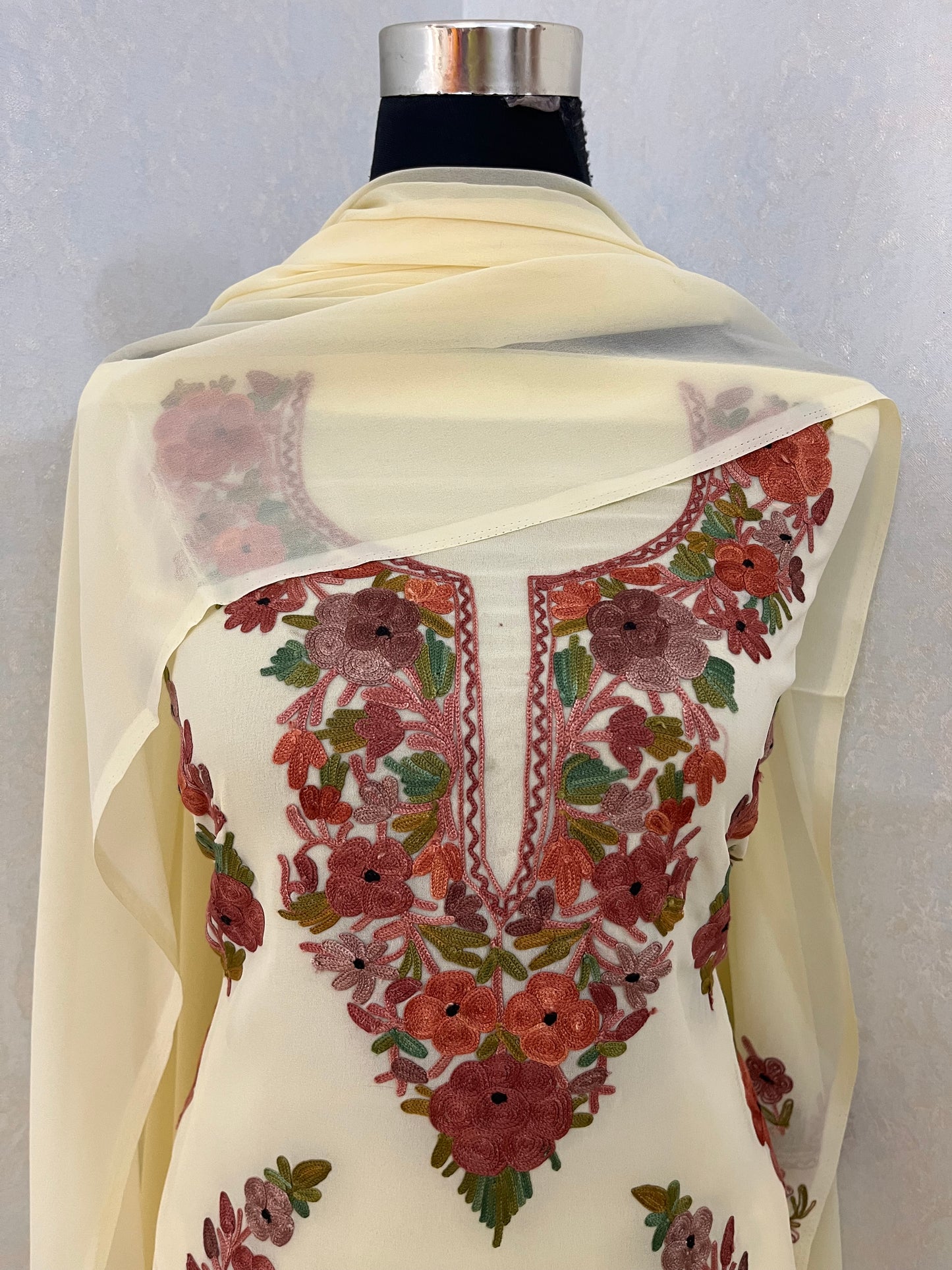 Cream Georgette 3 Pc Kashmiri Suit