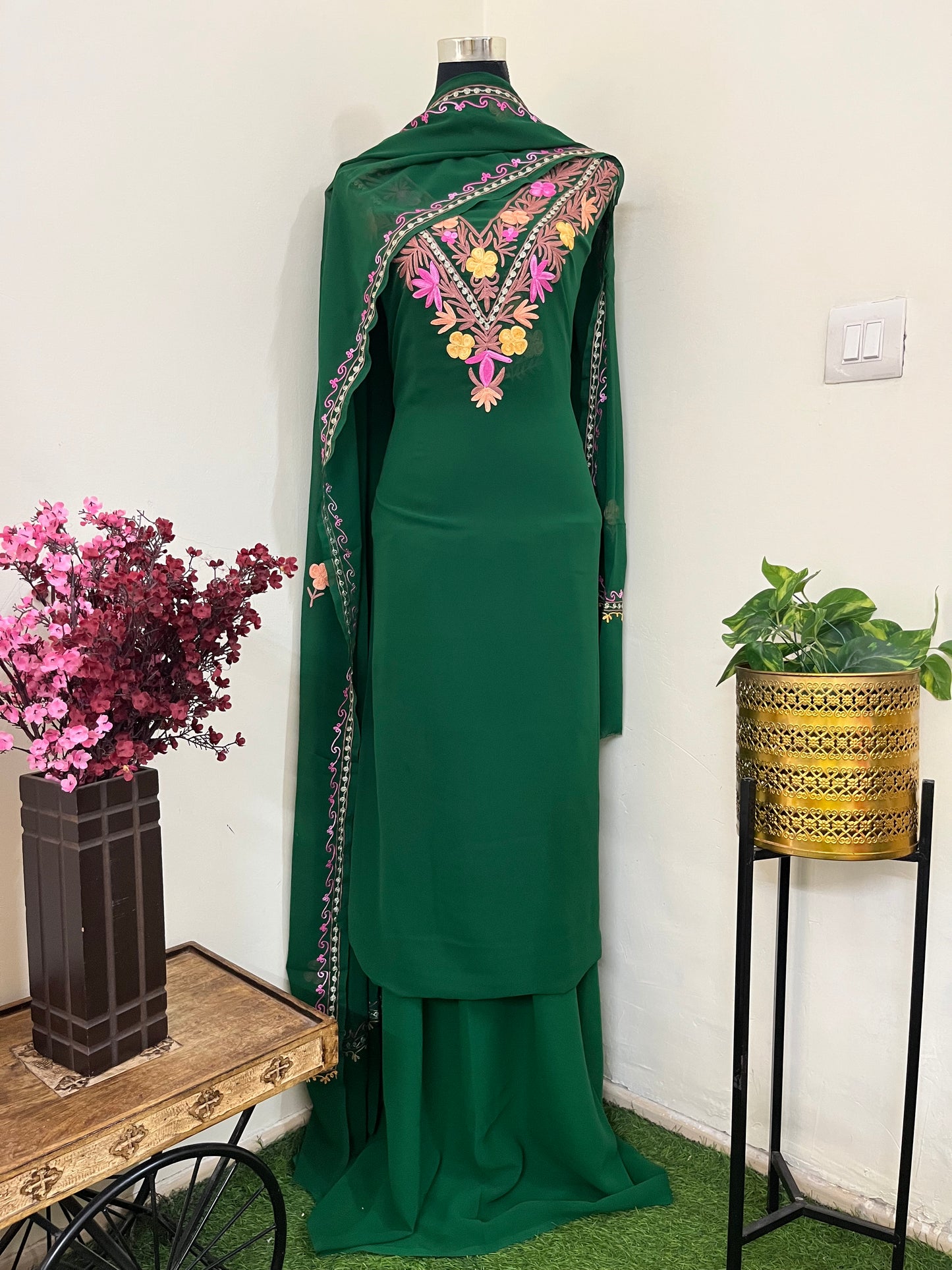 Green Georgette 3 Pc Aari Embroidered Suit Set