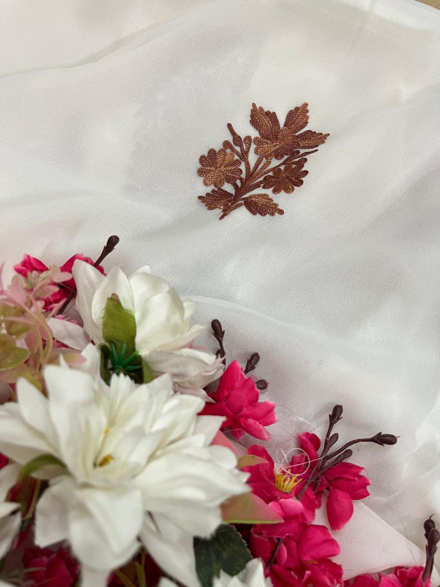 Off white  Georgette 3pc Kashmiri Suit